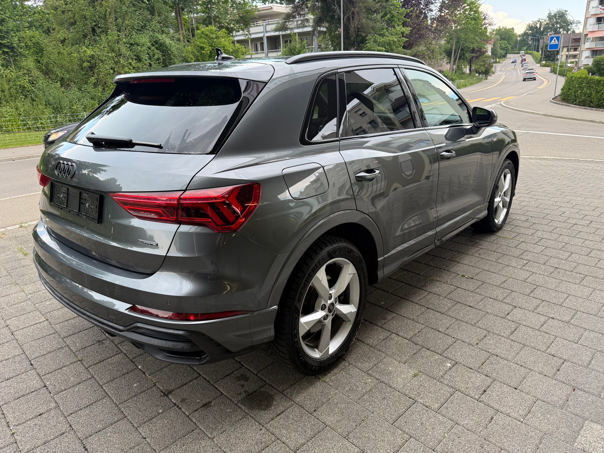 AUDI Q3 40 TDI S line quattro S-tronic-image-11