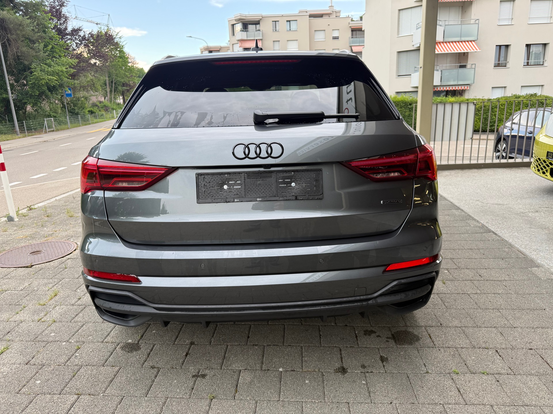 AUDI Q3 40 TDI S line quattro S-tronic-image-12