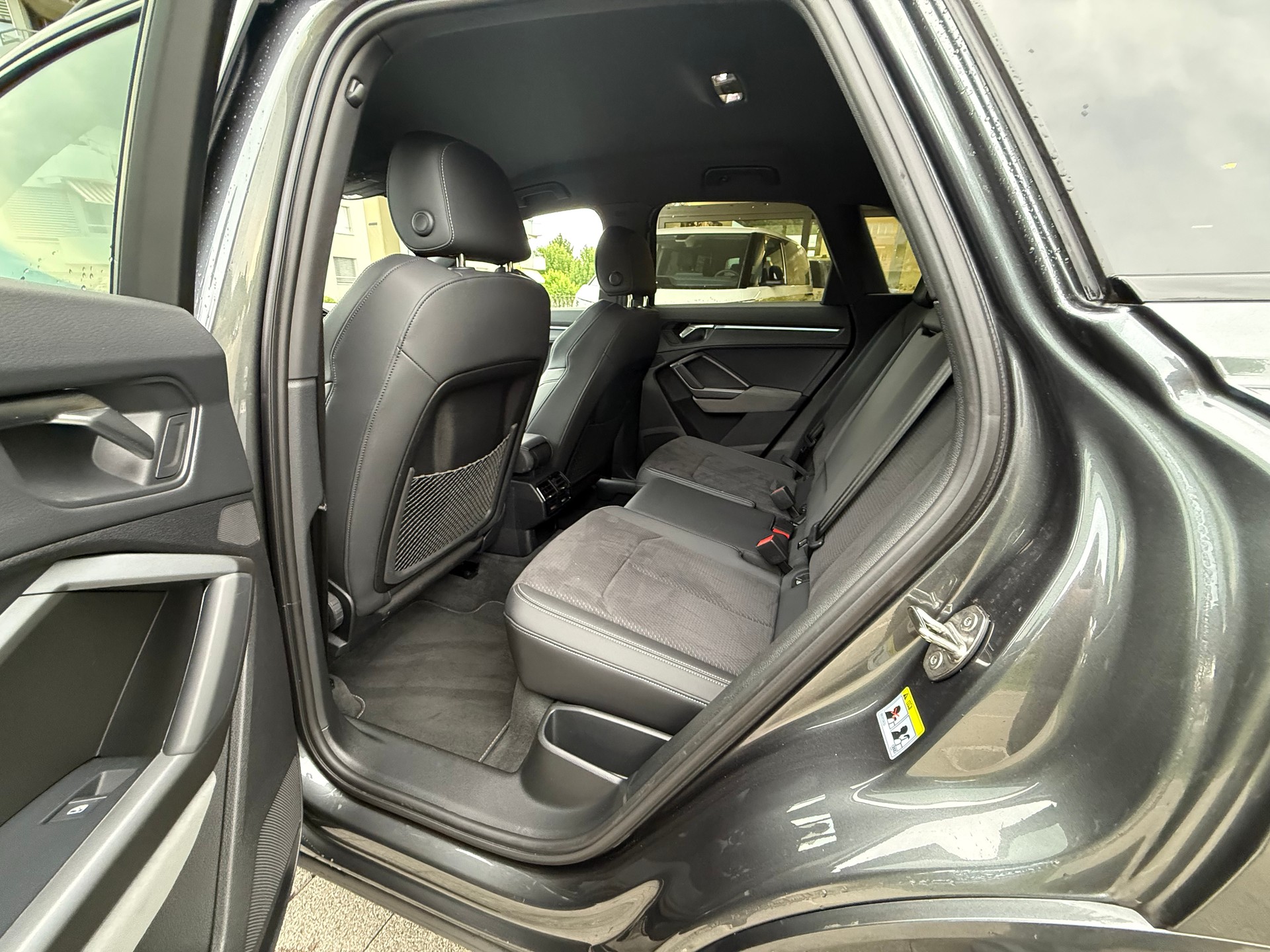 AUDI Q3 40 TDI S line quattro S-tronic-image-10