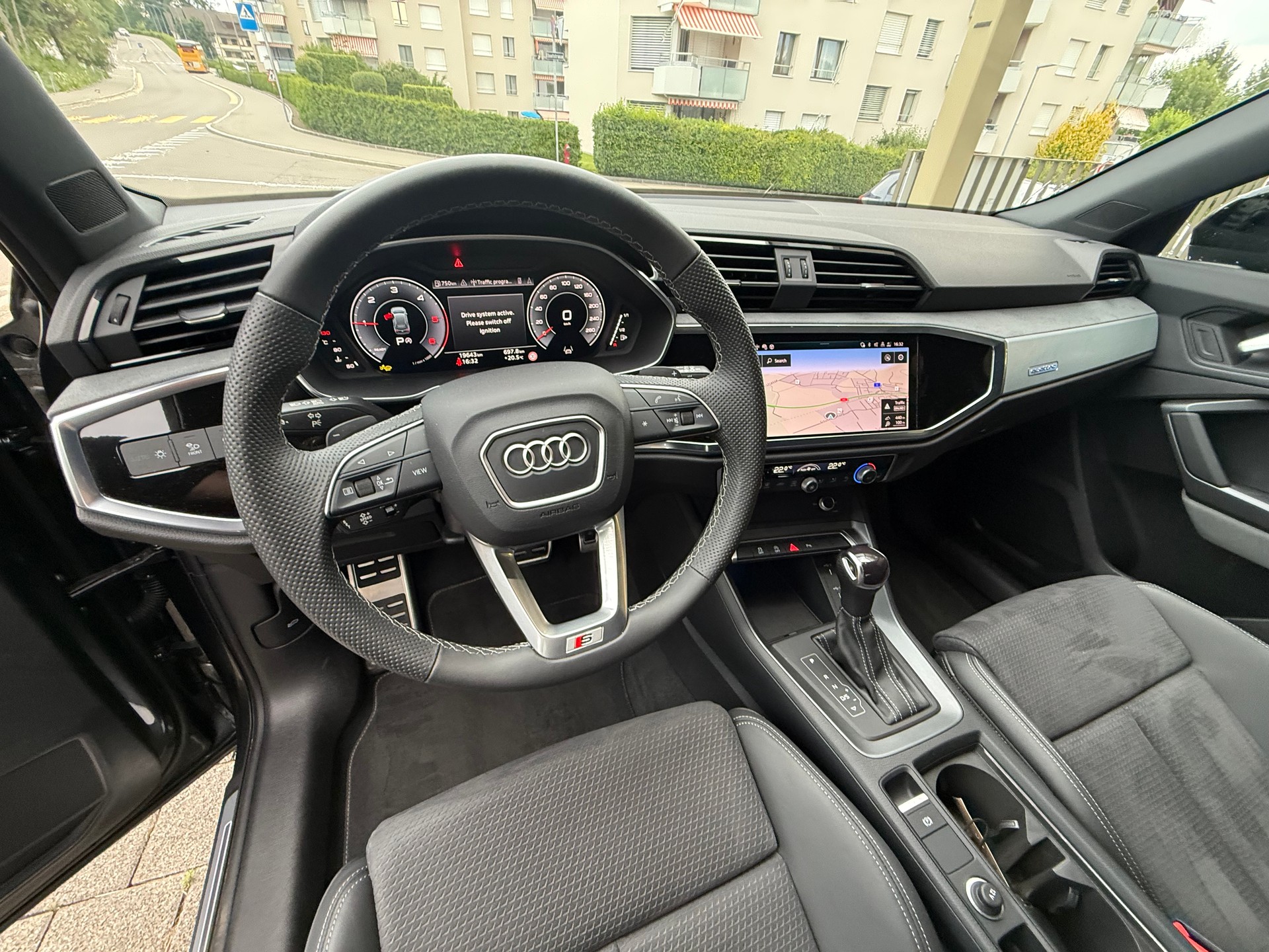 AUDI Q3 40 TDI S line quattro S-tronic-image-5