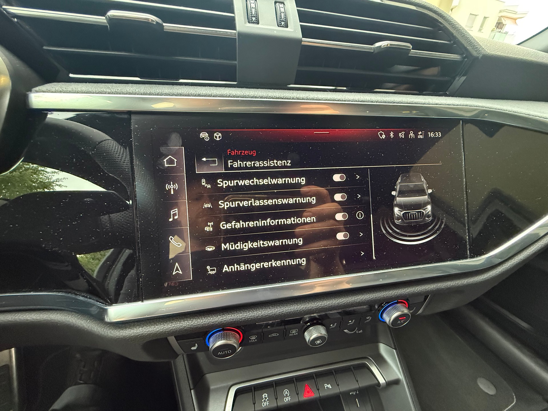AUDI Q3 40 TDI S line quattro S-tronic-image-8
