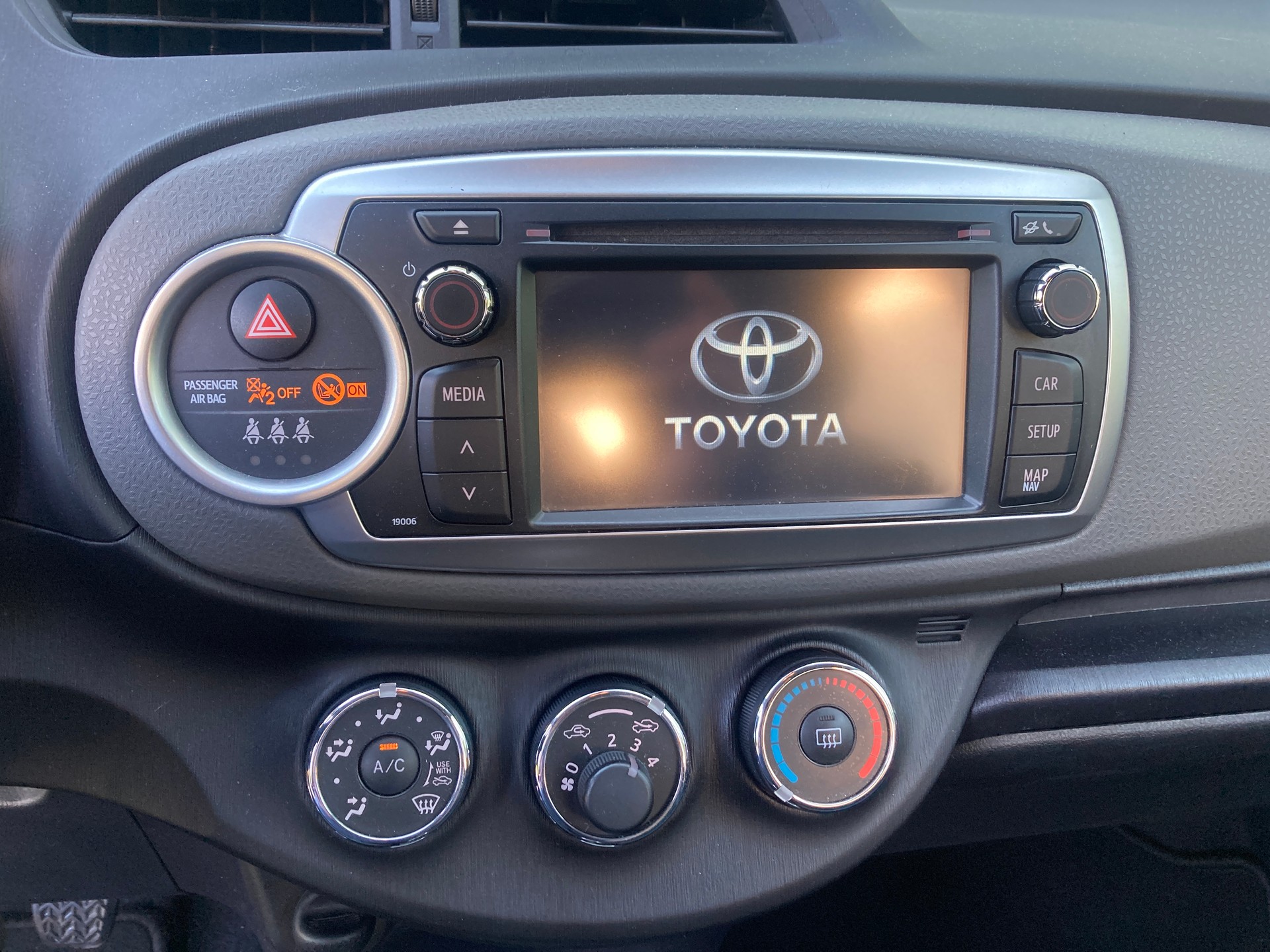 TOYOTA Yaris 1.33 Luna-image-13
