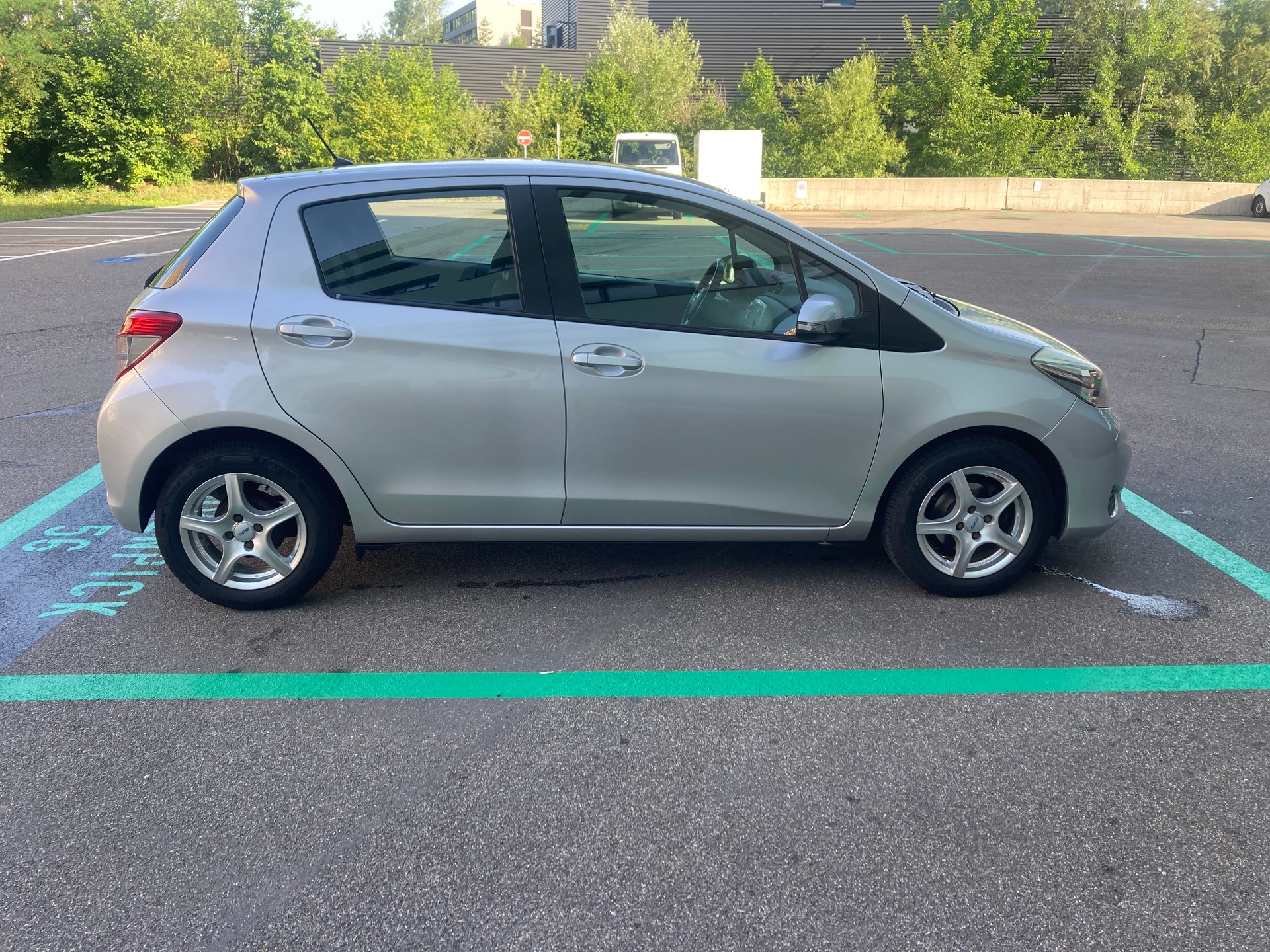 TOYOTA Yaris 1.33 Luna-image-7