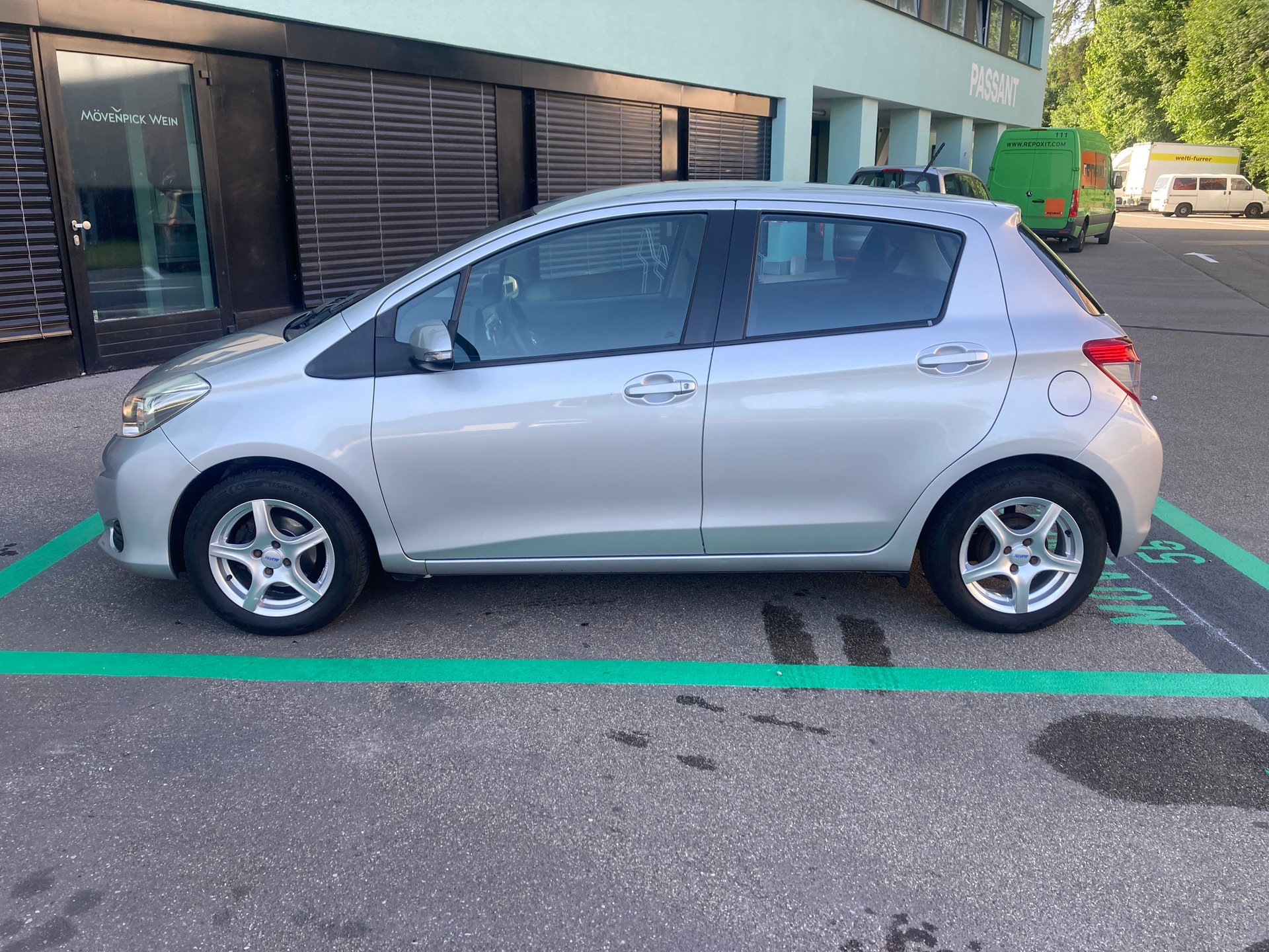 TOYOTA Yaris 1.33 Luna-image-3