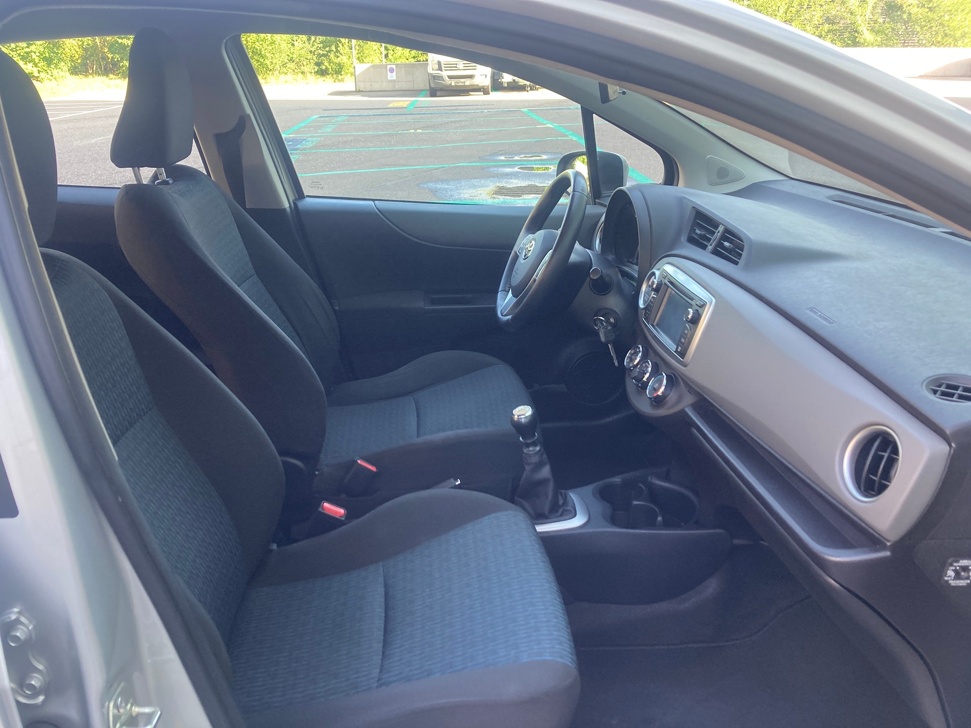TOYOTA Yaris 1.33 Luna-image-11
