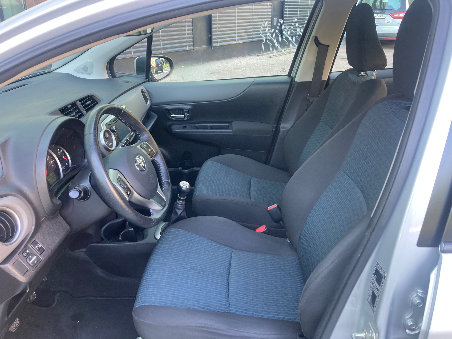 TOYOTA Yaris 1.33 Luna-image-8