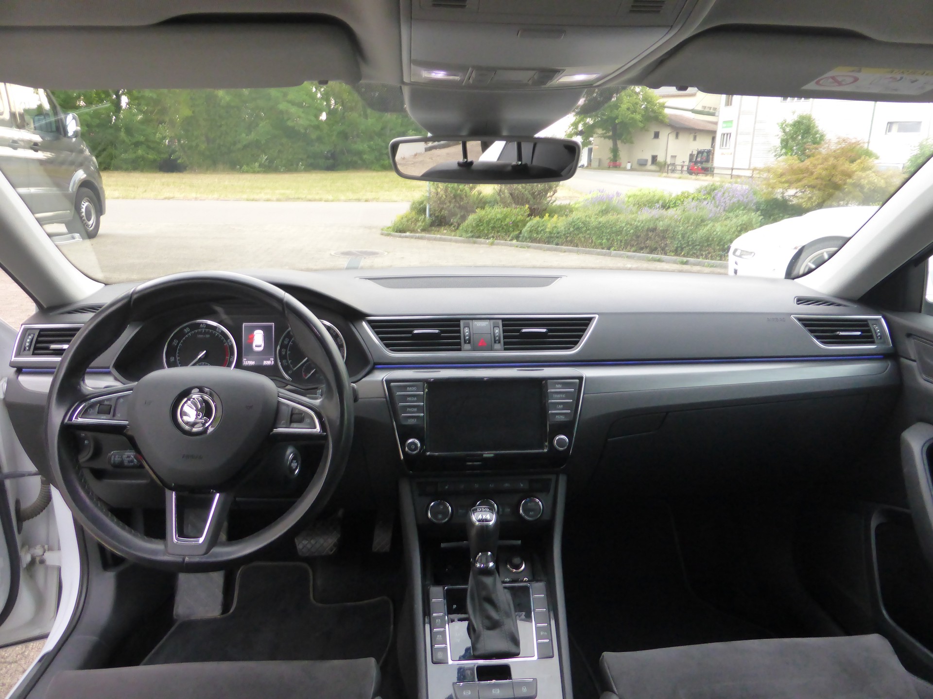 SKODA Superb Combi 2.0 TSI Style DSG 4x4-image-11