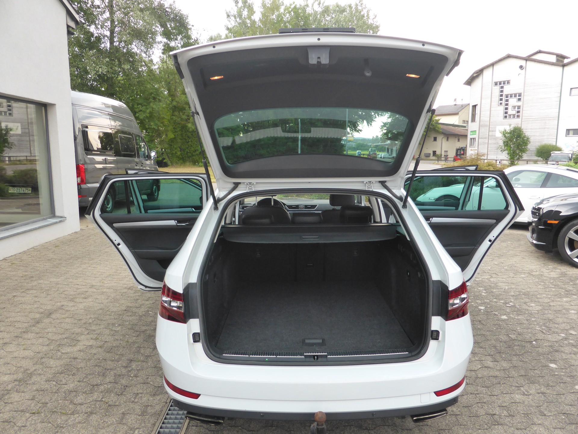 SKODA Superb Combi 2.0 TSI Style DSG 4x4-image-13