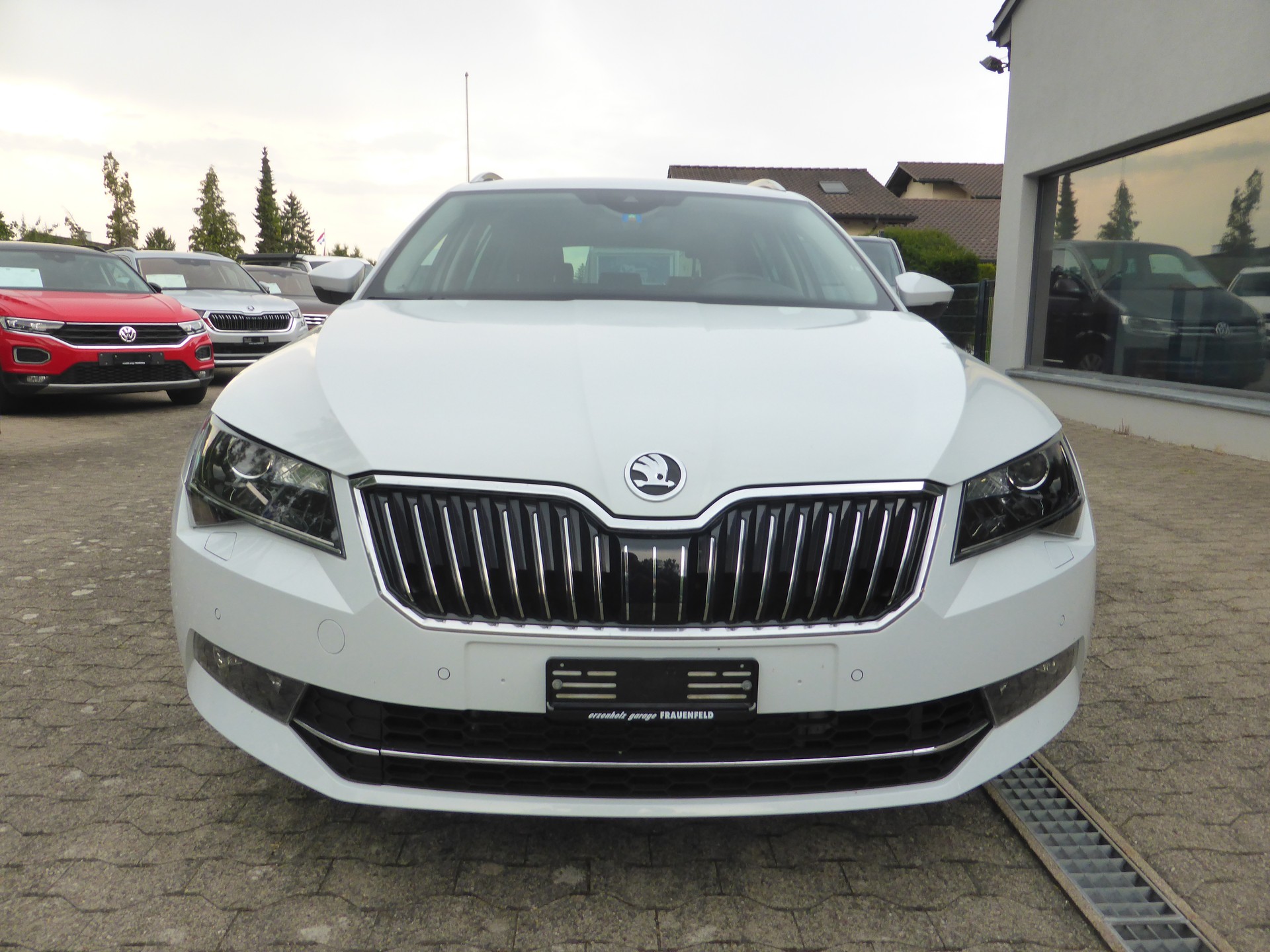 SKODA Superb Combi 2.0 TSI Style DSG 4x4-image-1
