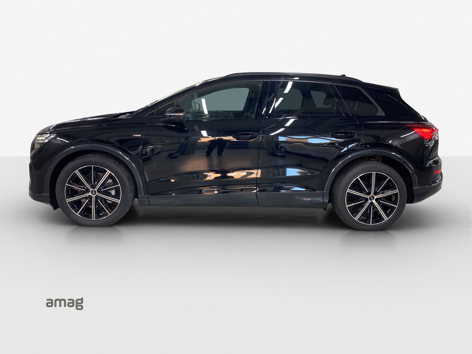 AUDI Q4 e-tron 45 Attraction quattro-showroom-element-1