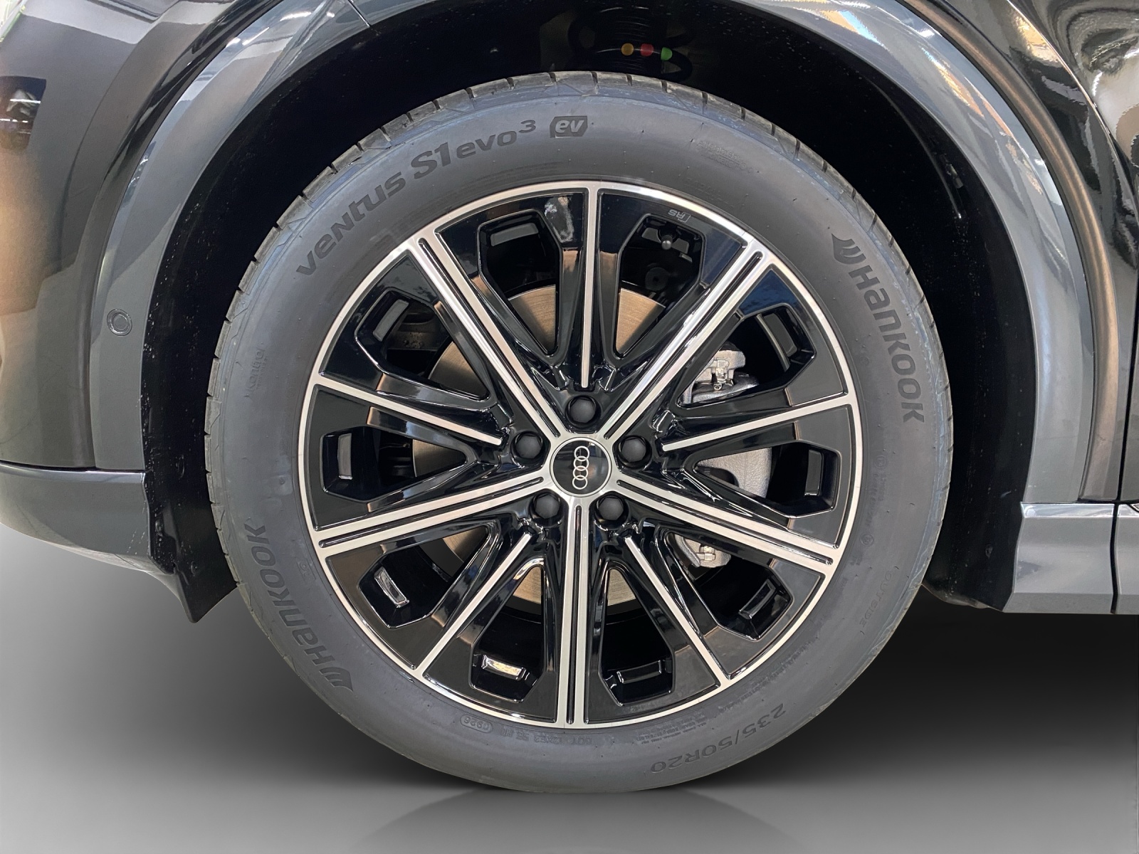AUDI Q4 e-tron 45 Attraction quattro-image-15
