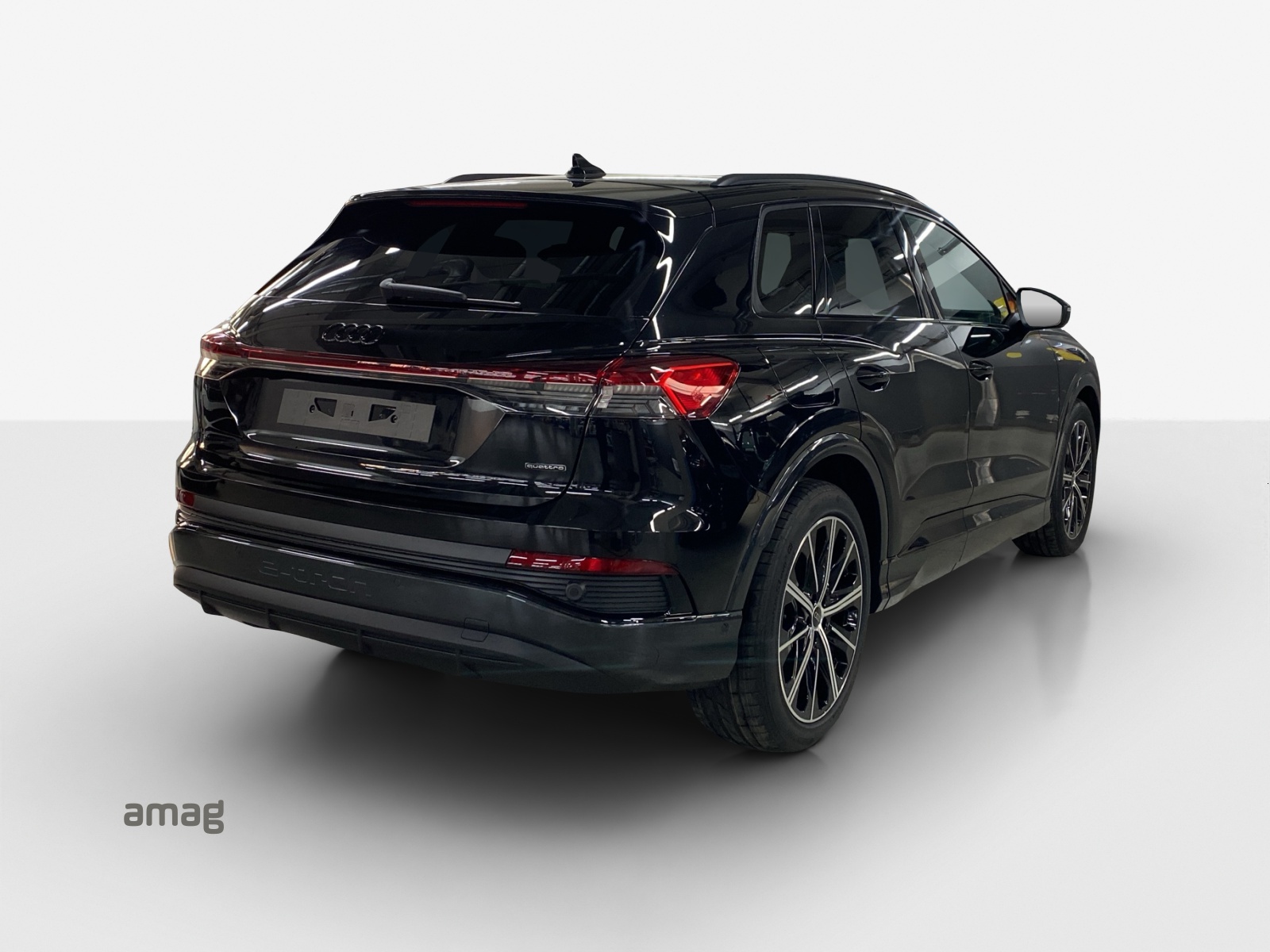 AUDI Q4 e-tron 45 Attraction quattro-image-4
