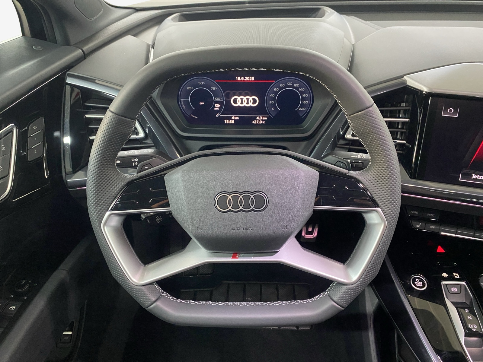 AUDI Q4 e-tron 45 Attraction quattro-image-9
