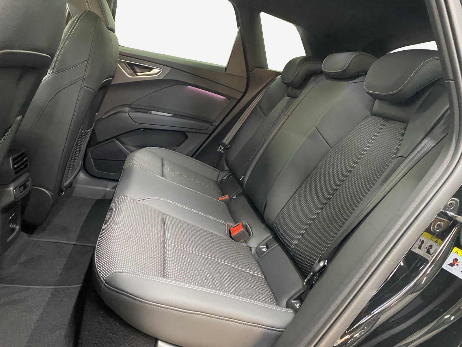 AUDI Q4 e-tron 45 Attraction quattro-image-11
