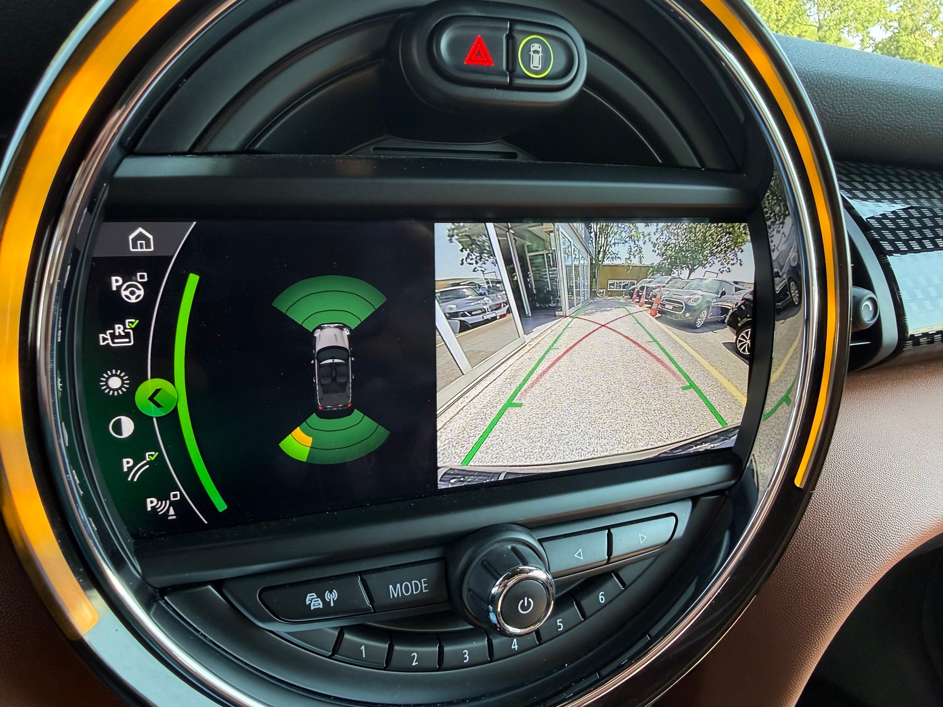 MINI Cooper John Cooper Works Cabriolet Steptronic-image-5