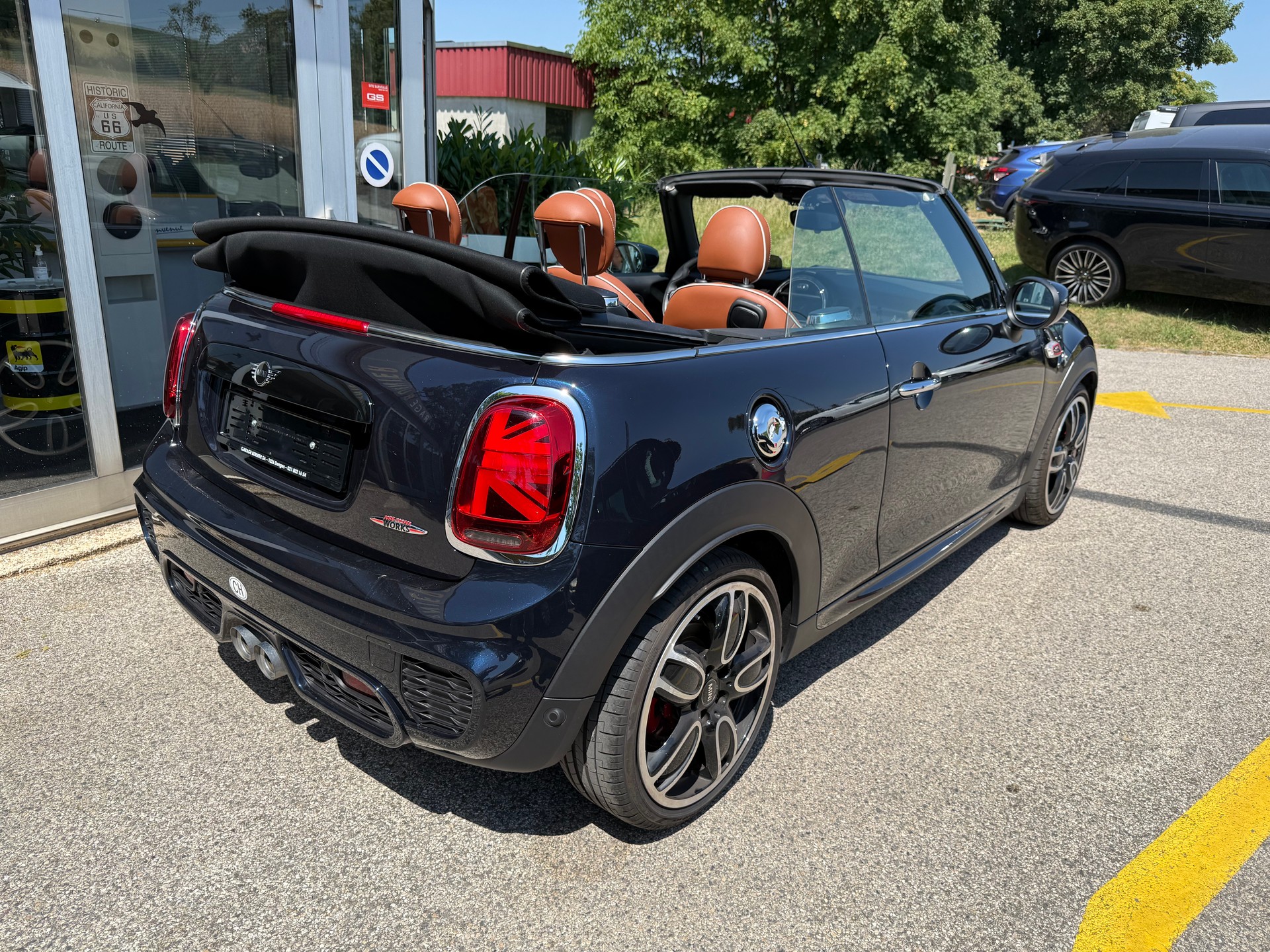 MINI Cooper John Cooper Works Cabriolet Steptronic-image-2