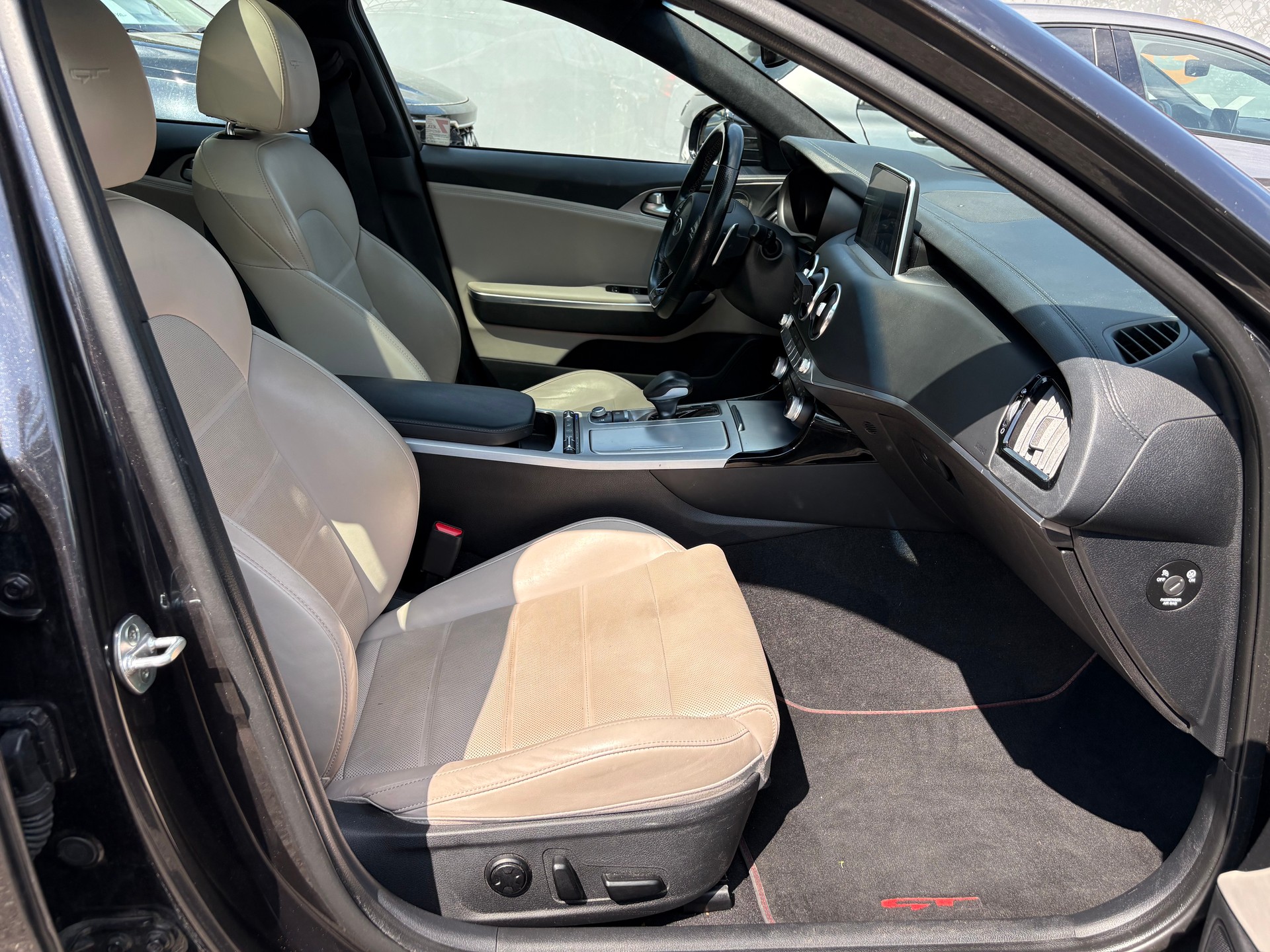 KIA Stinger 3.3 T-GDi GT Automat AWD-image-10