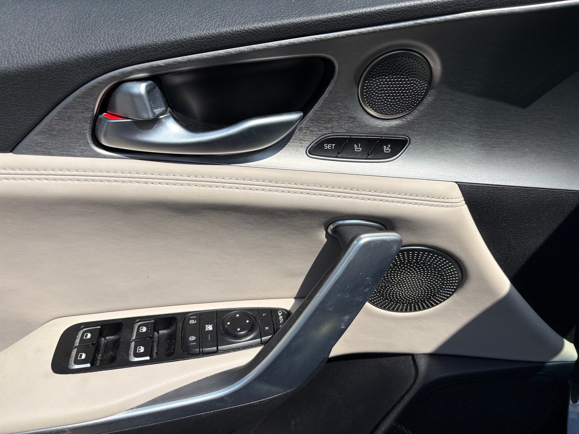 KIA Stinger 3.3 T-GDi GT Automat AWD-image-13