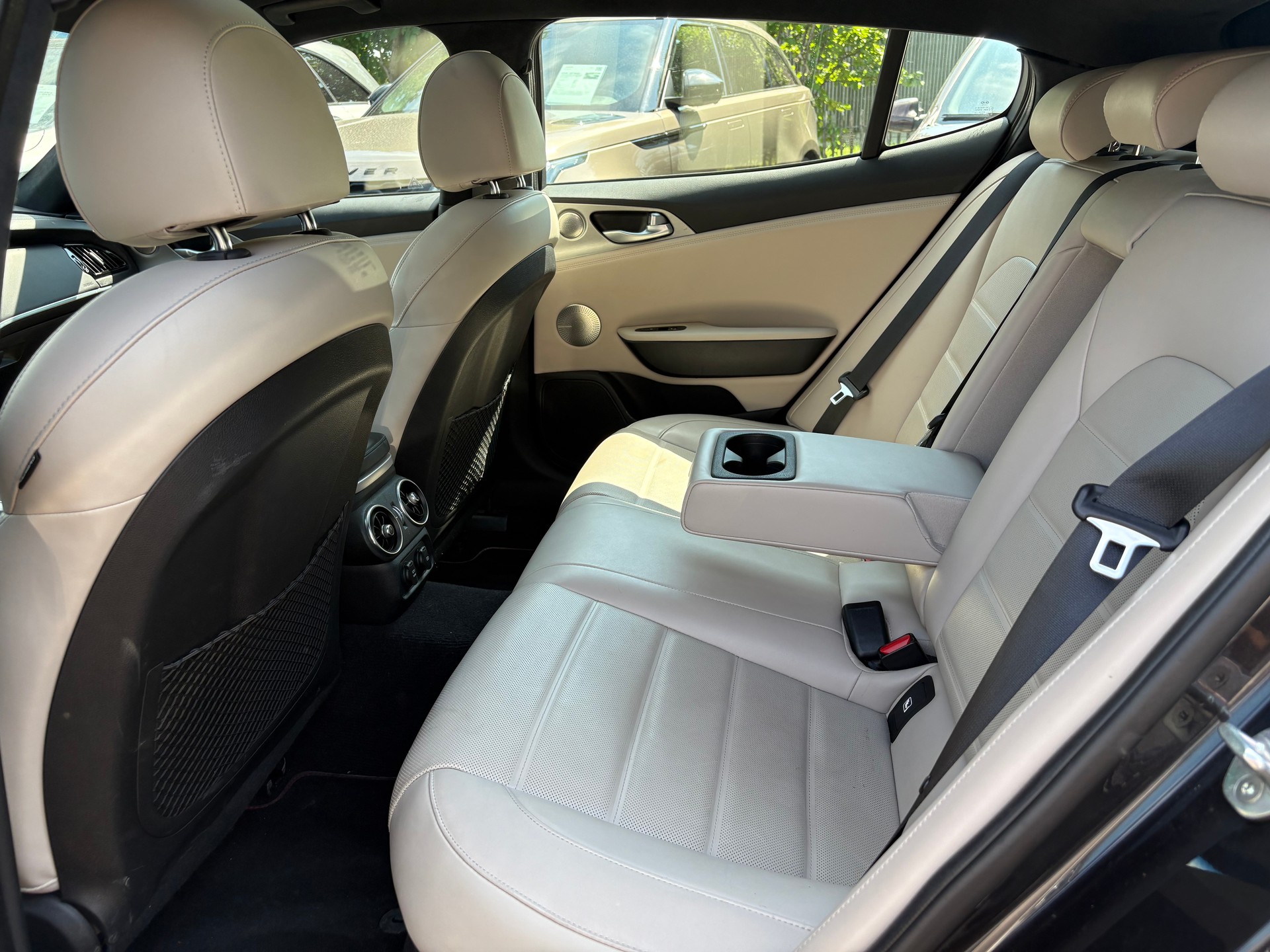 KIA Stinger 3.3 T-GDi GT Automat AWD-image-11