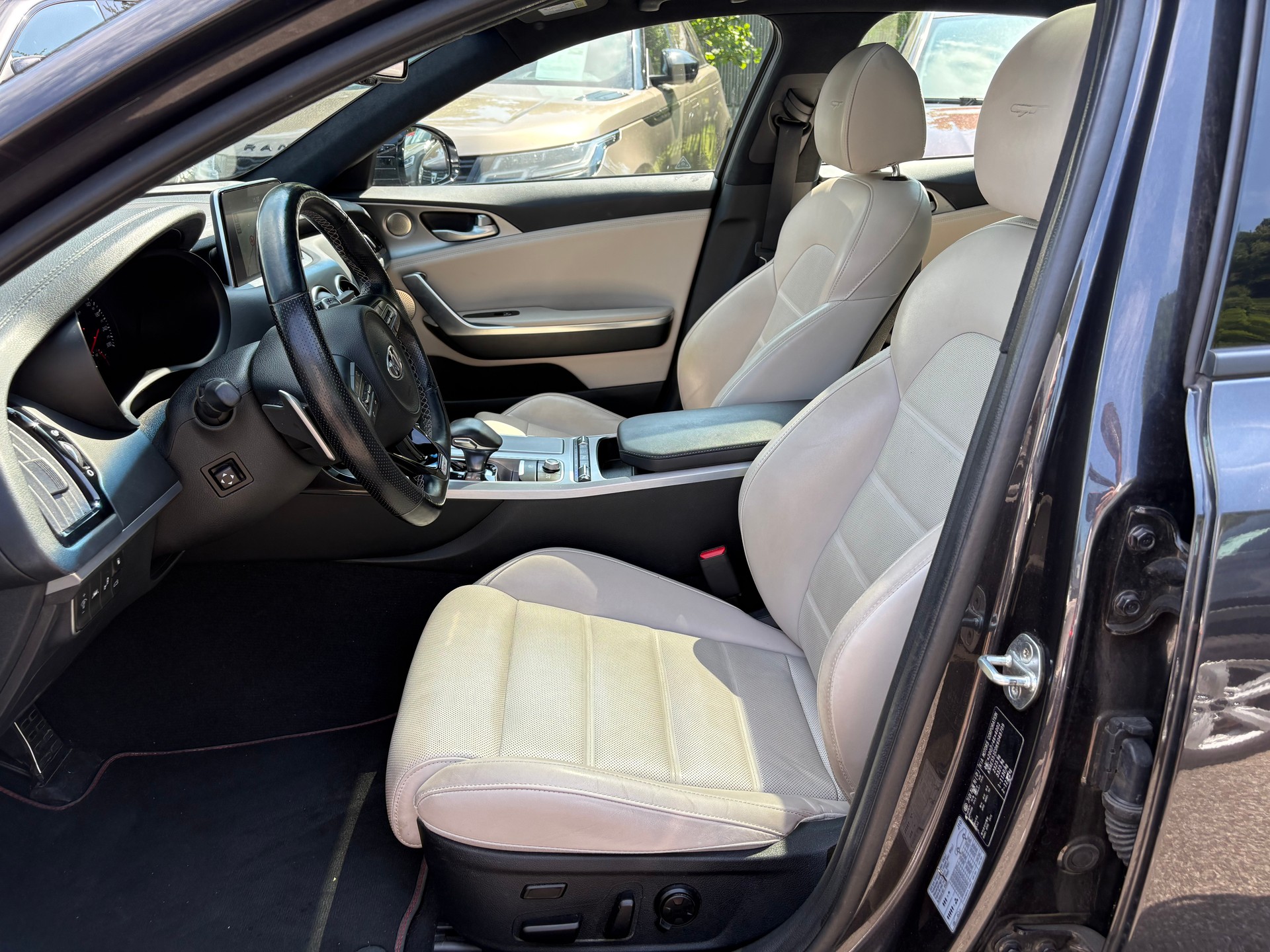 KIA Stinger 3.3 T-GDi GT Automat AWD-image-7