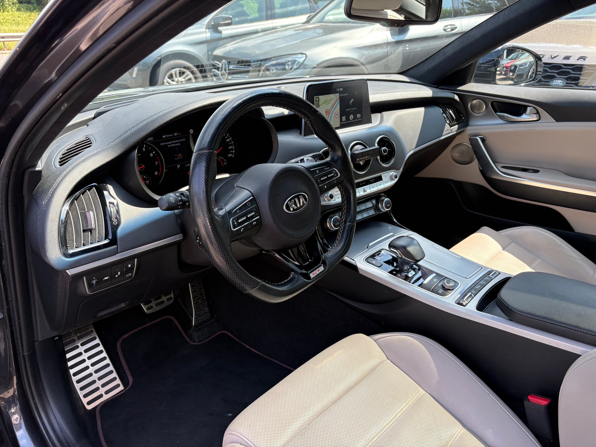 KIA Stinger 3.3 T-GDi GT Automat AWD-image-6