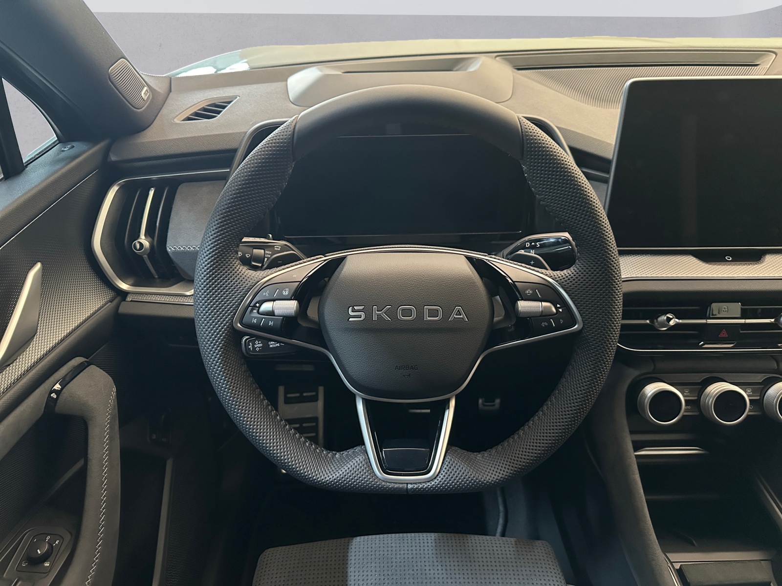 SKODA Kodiaq 1.5 TSI PHEV Sportline-image-10