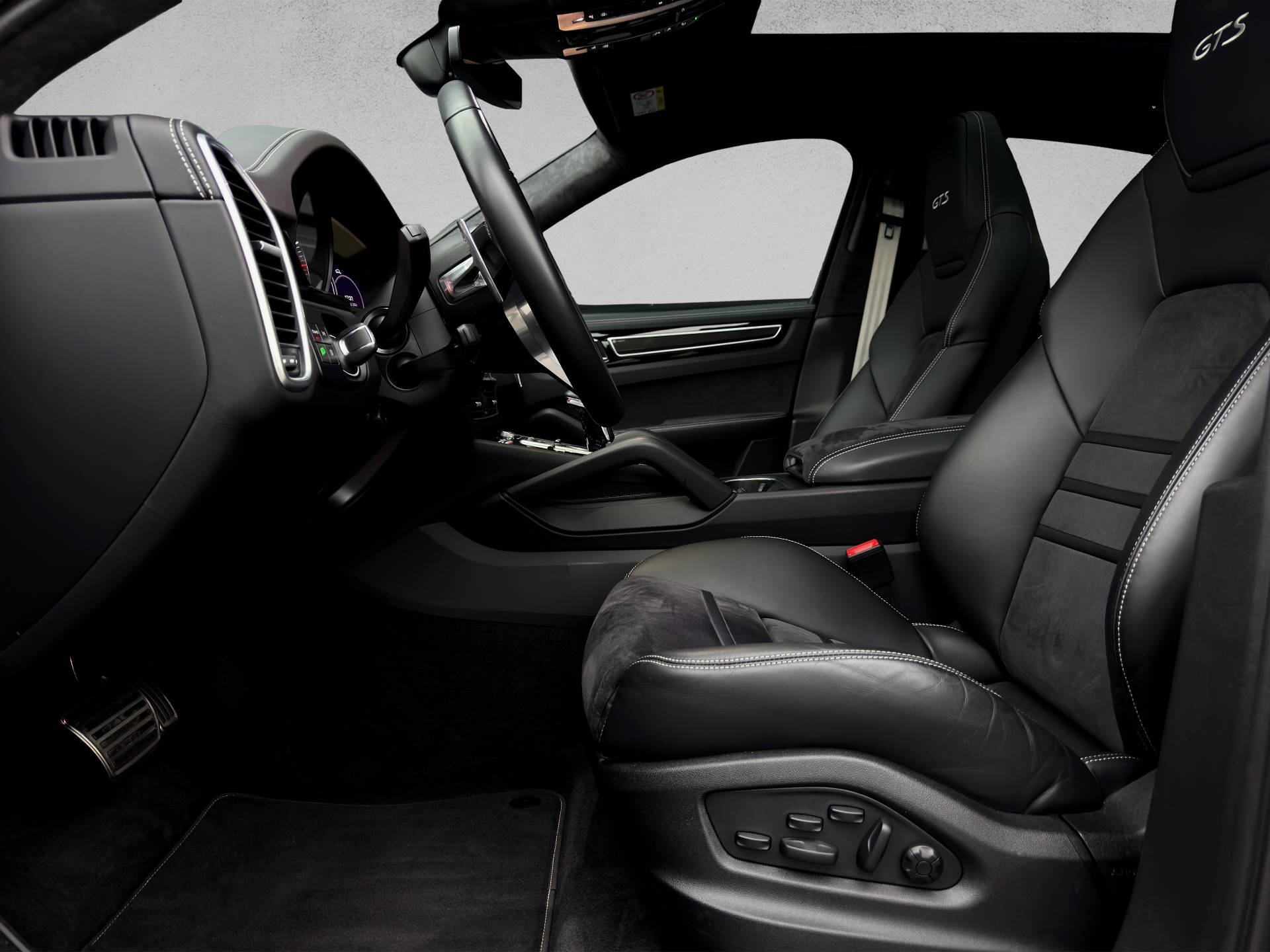 PORSCHE Cayenne GTS Coupé-image-7