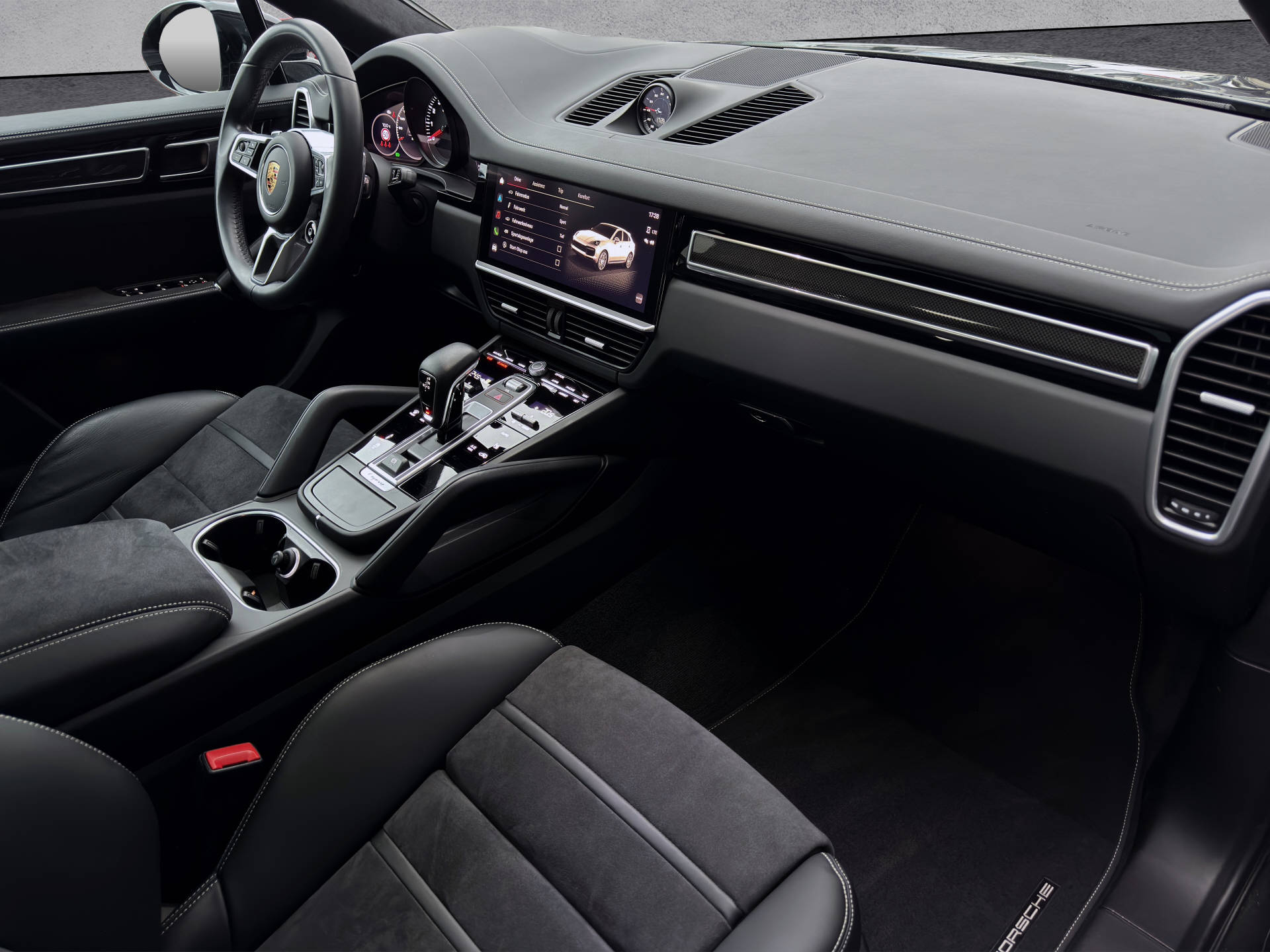 PORSCHE Cayenne GTS Coupé-image-8