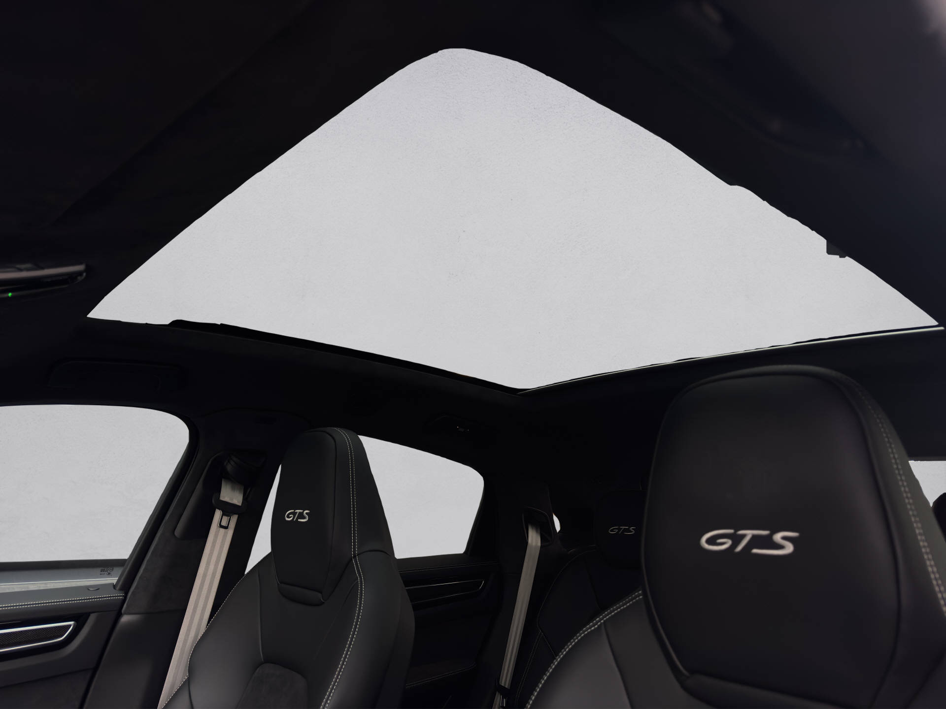 PORSCHE Cayenne GTS Coupé-image-14