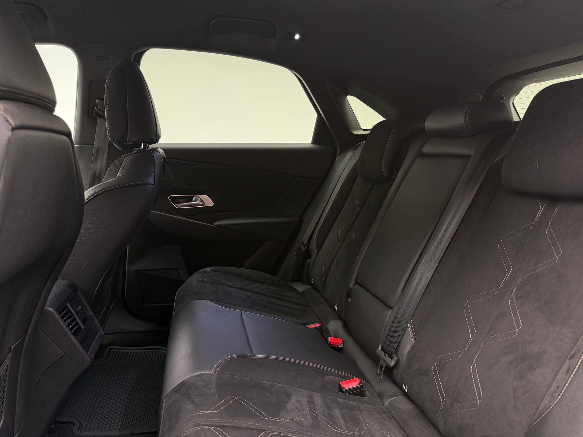 DS AUTOMOBILES 7 1.6 E-Tense Ligne Noire 4x4-image-6