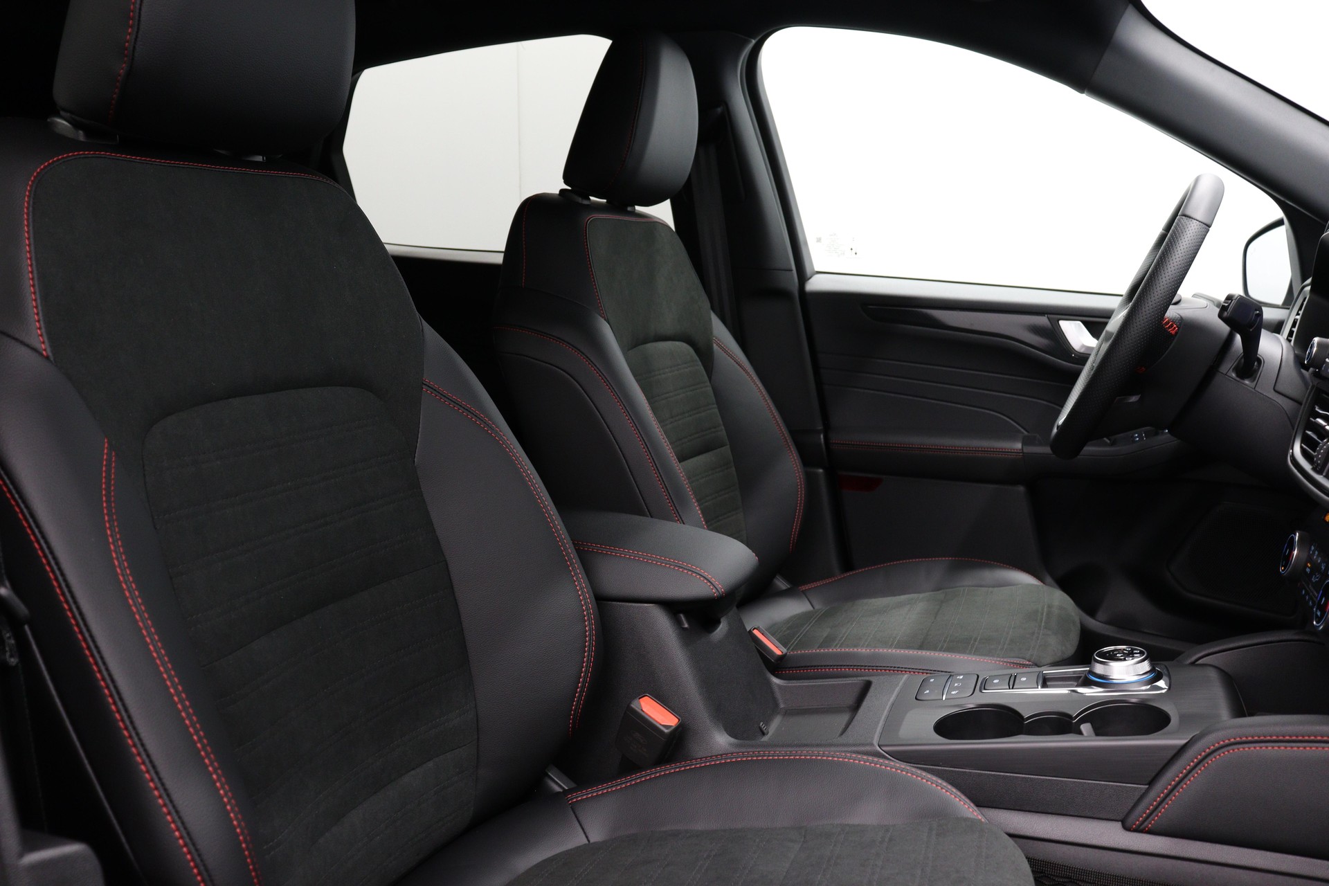 FORD Kuga 2.5 Plug-in Hybrid ST-Line-image-6