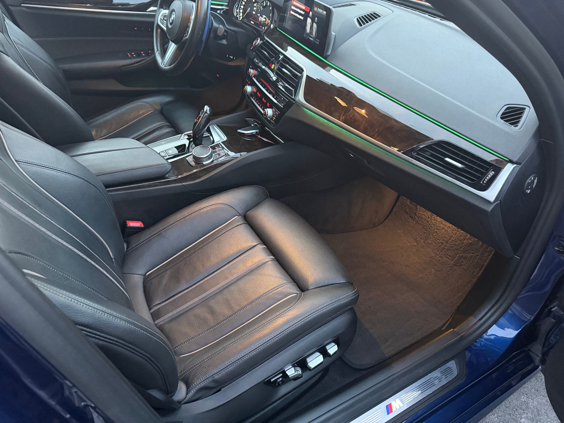 BMW 530i xDrive Steptronic-image-12