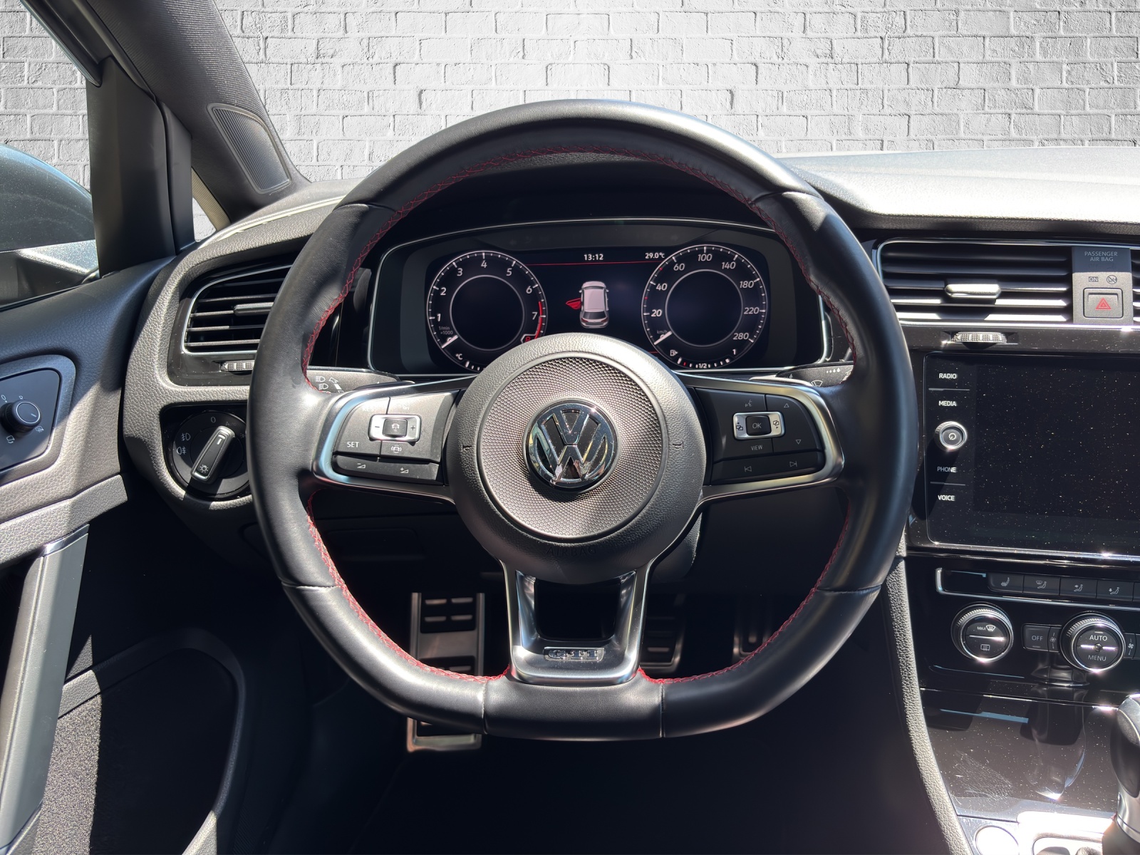 VW Golf 2.0 TSI GTI Performance DSG-image-10