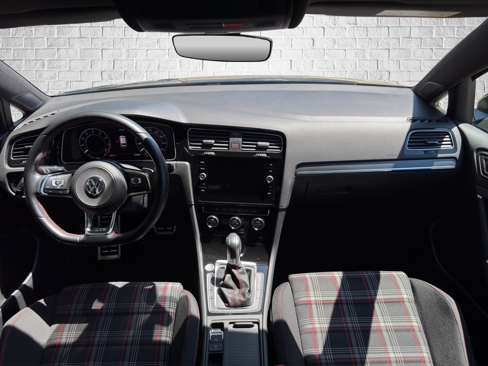 VW Golf 2.0 TSI GTI Performance DSG-image-11
