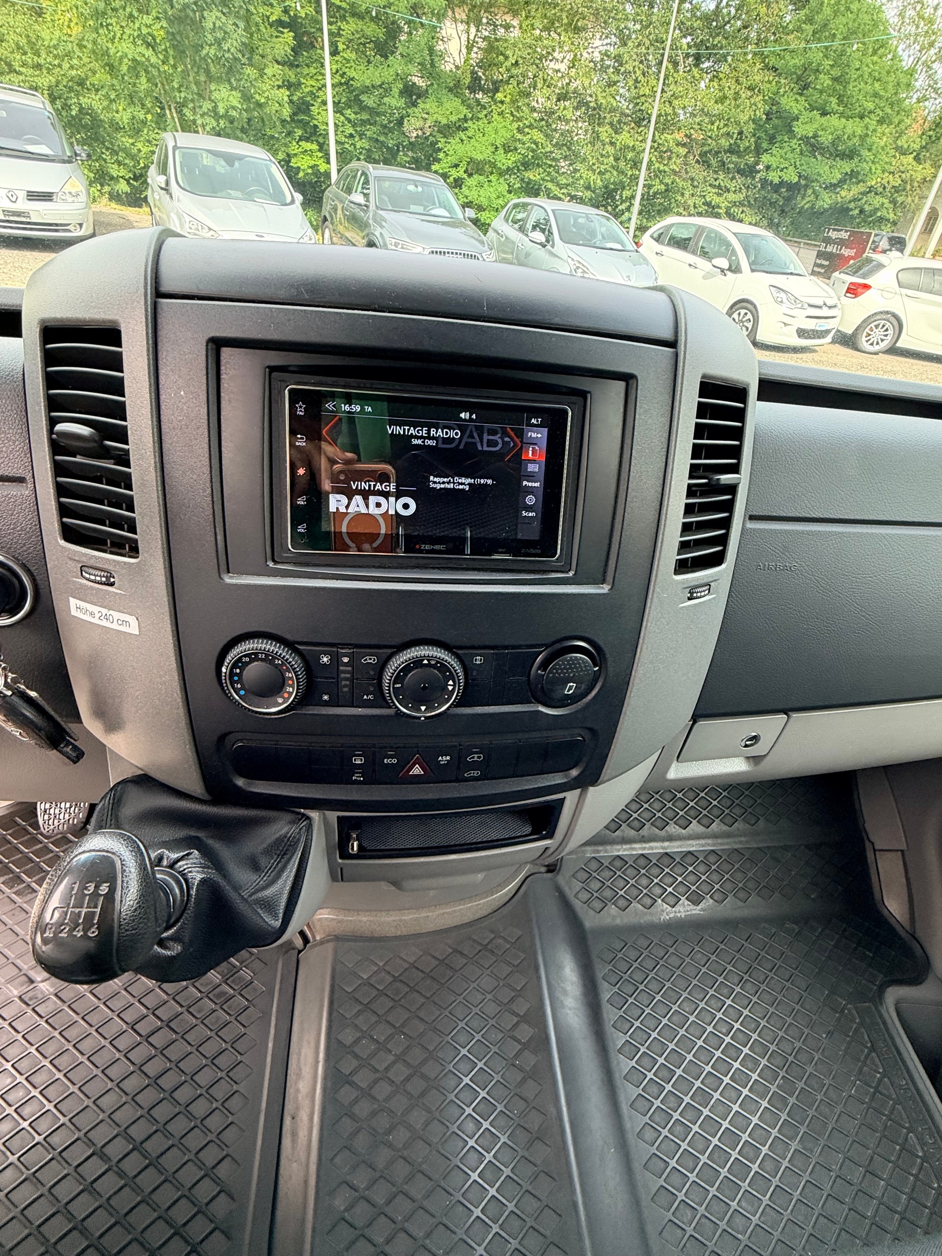 MERCEDES-BENZ Sprinter 216 CDI Kompakt-image-17