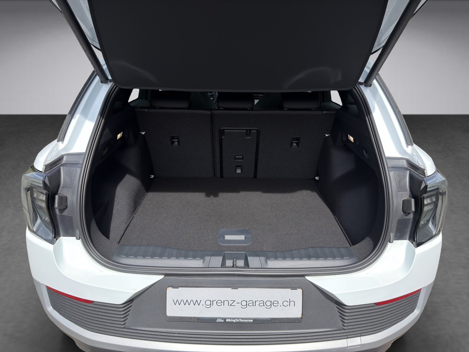 FORD Explorer Extended Range Premium-image-15