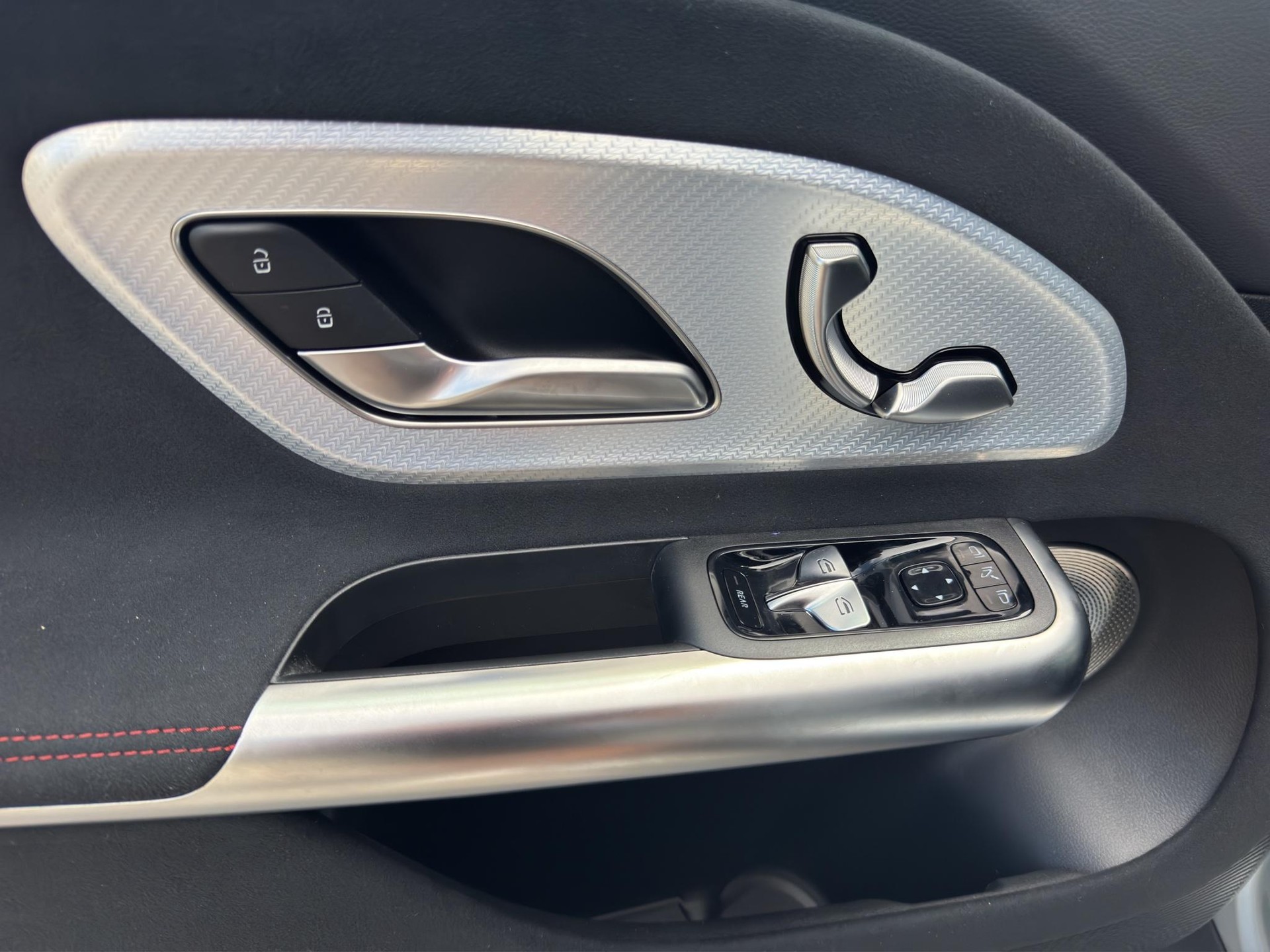 MERCEDES-BENZ GLB 350 4matic-image-10