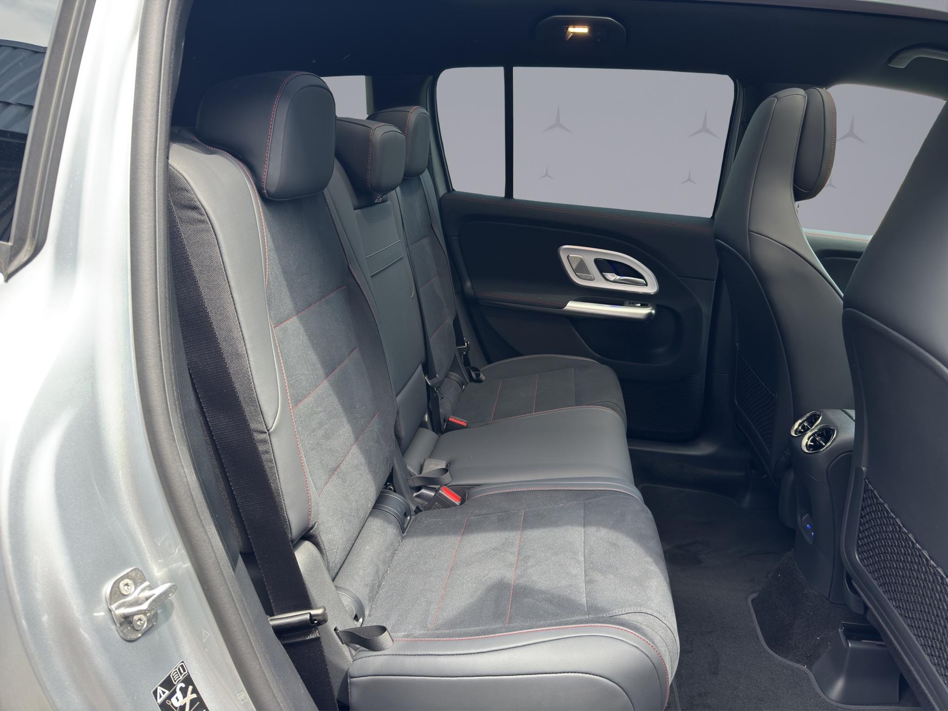 MERCEDES-BENZ GLB 350 4matic-image-17