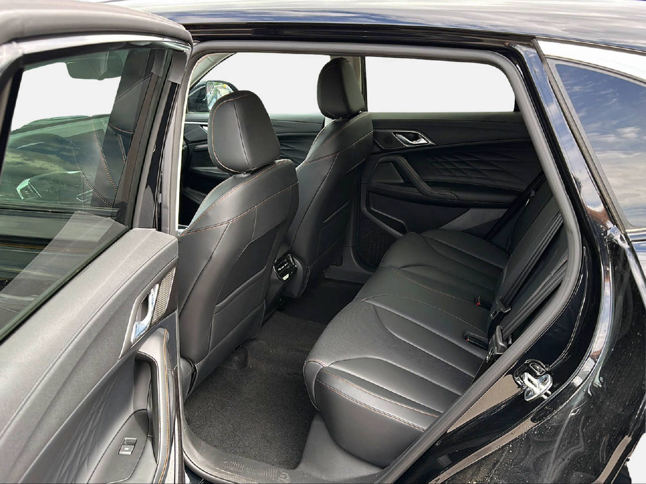 MG HS 1.5 Hybrid Luxury-image-4