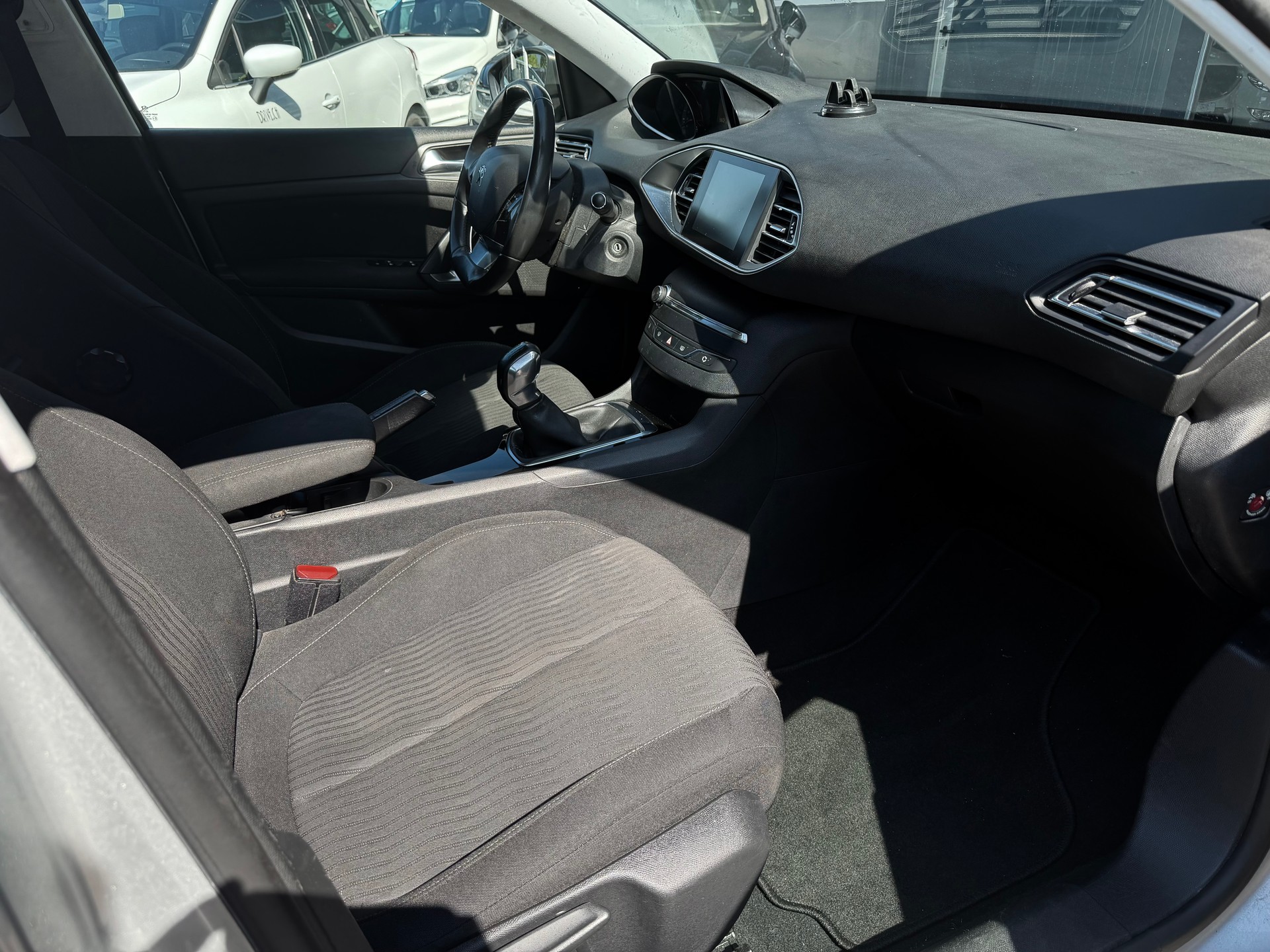 PEUGEOT 308 1.6 e-HDI Allure-image-7