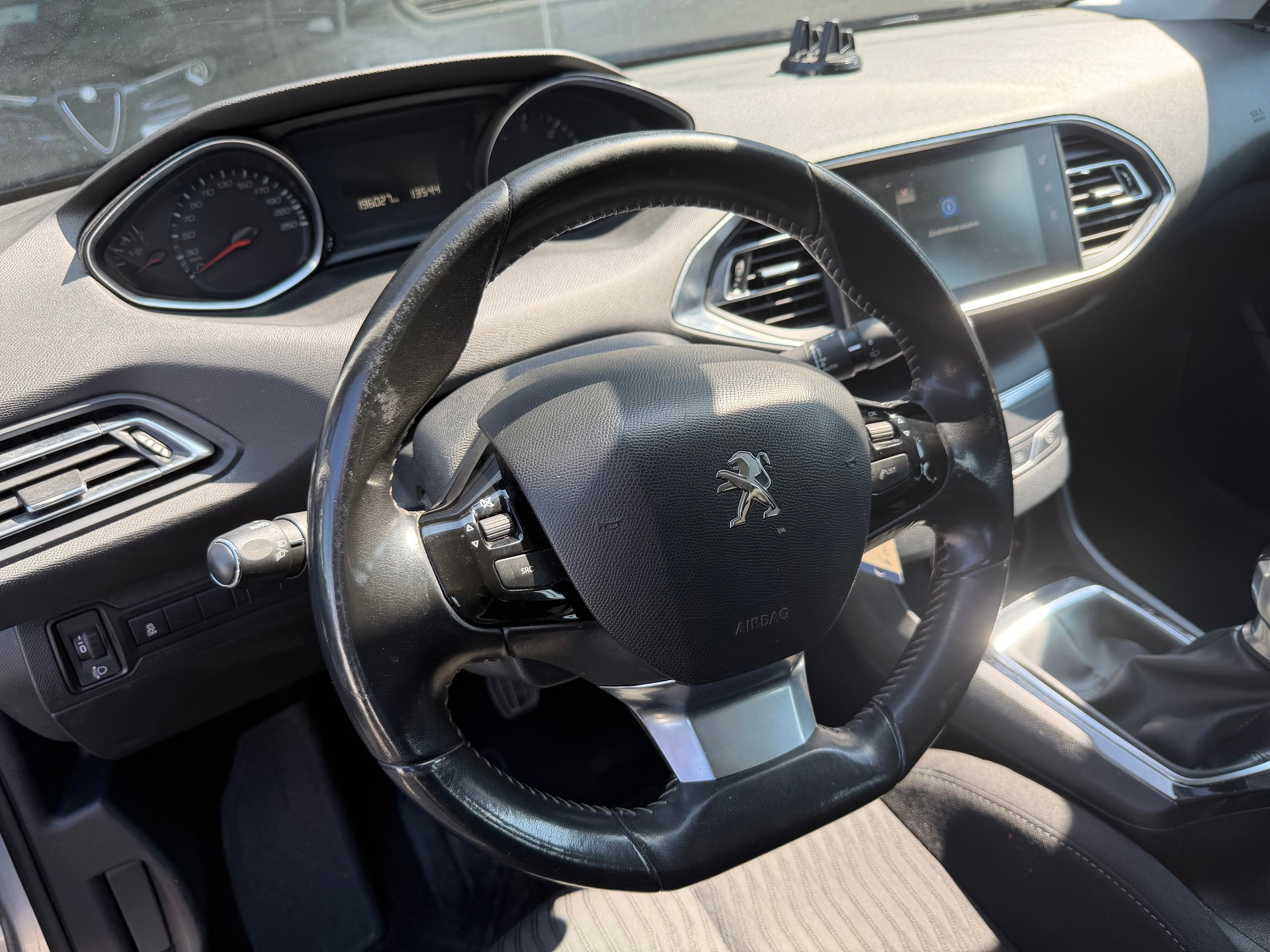 PEUGEOT 308 1.6 e-HDI Allure-image-15