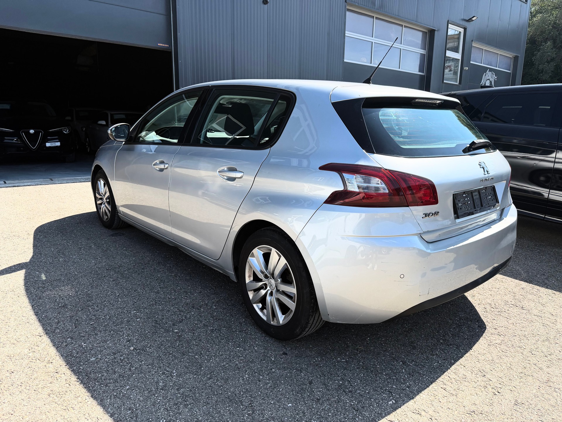 PEUGEOT 308 1.6 e-HDI Allure-image-5