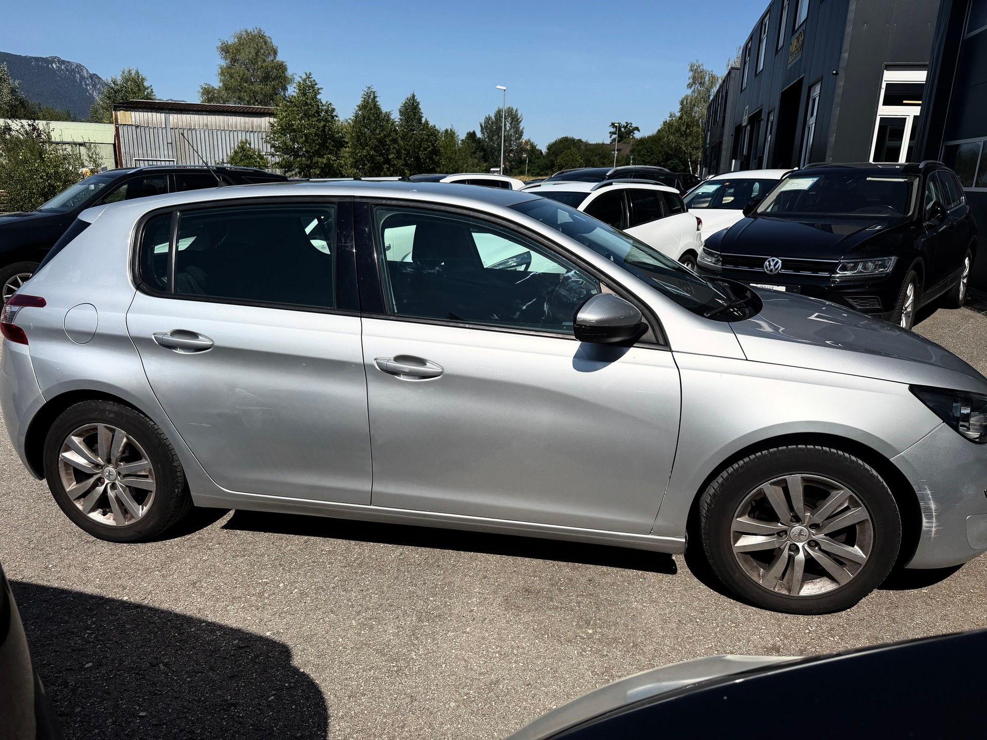 PEUGEOT 308 1.6 e-HDI Allure-image-11