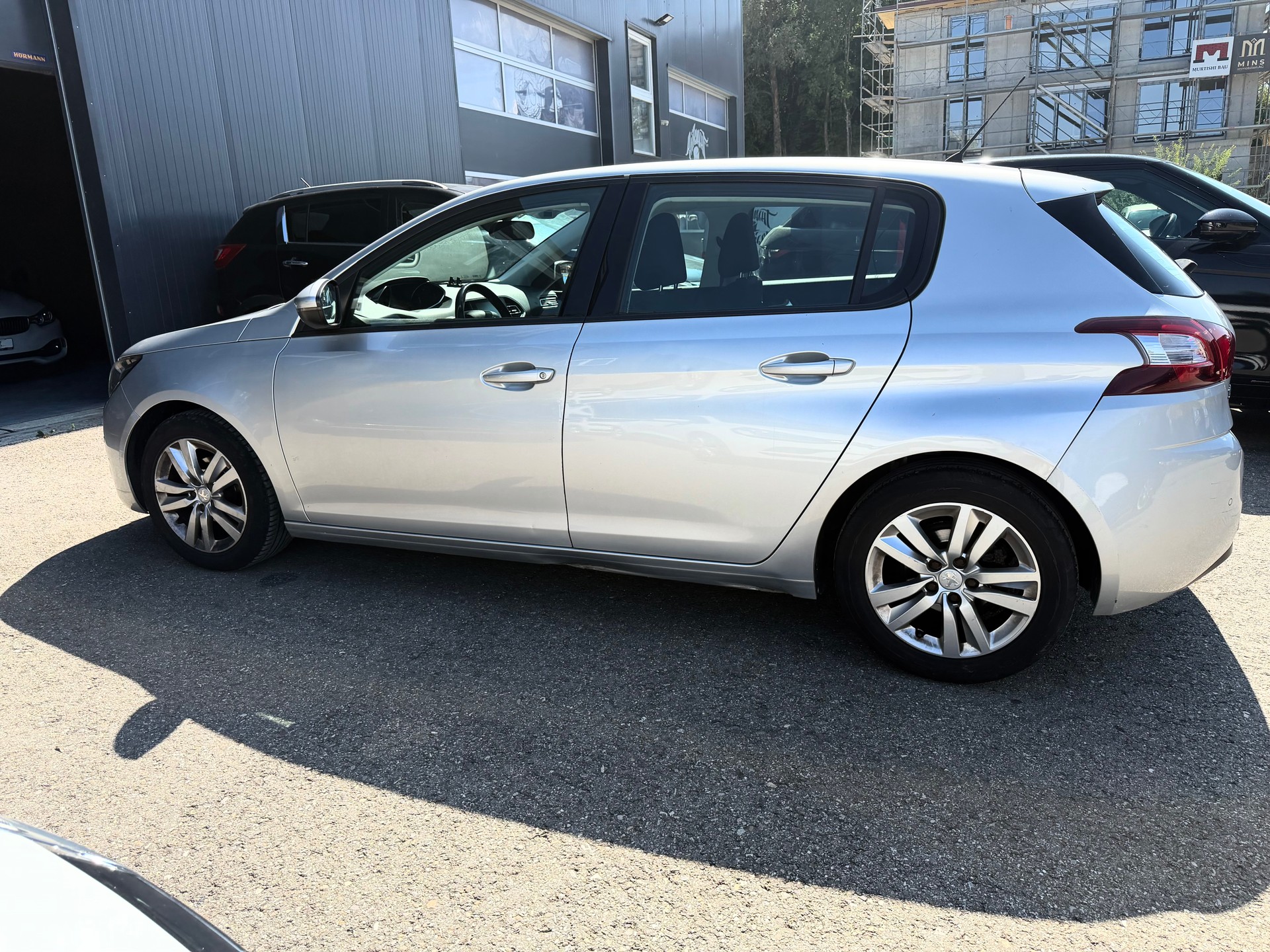 PEUGEOT 308 1.6 e-HDI Allure-image-10