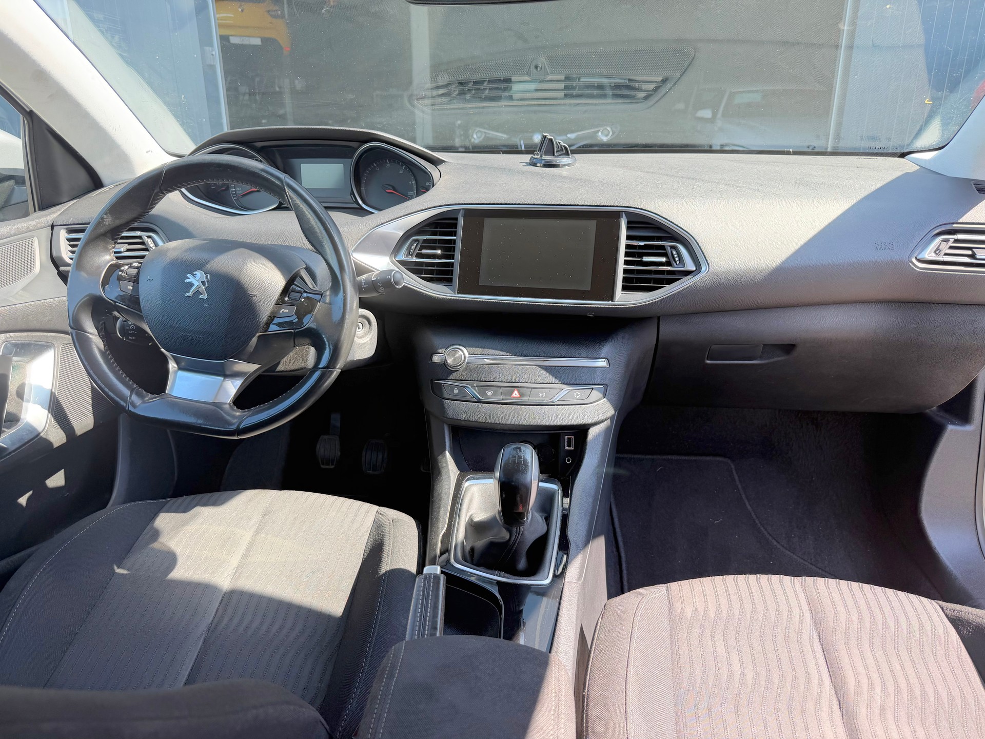 PEUGEOT 308 1.6 e-HDI Allure-image-9