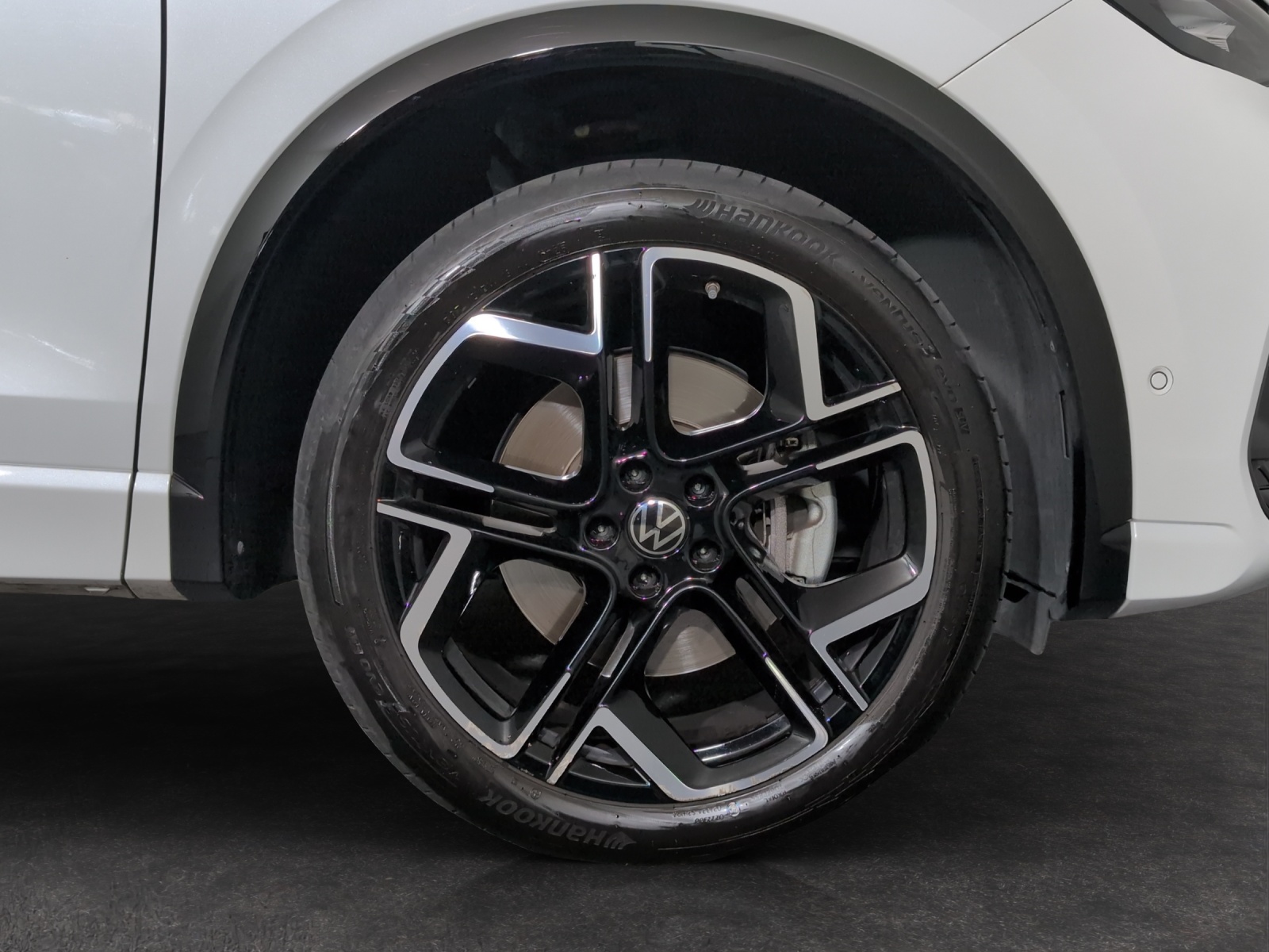 VW Tiguan 2.0 TDI SCR R-Line 4Motion DSG-image-4