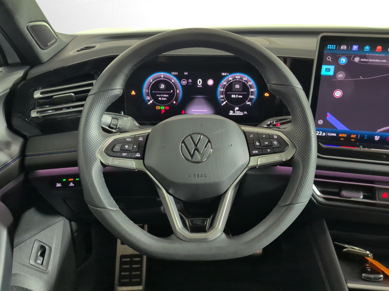 VW Tiguan 2.0 TDI SCR R-Line 4Motion DSG-image-11