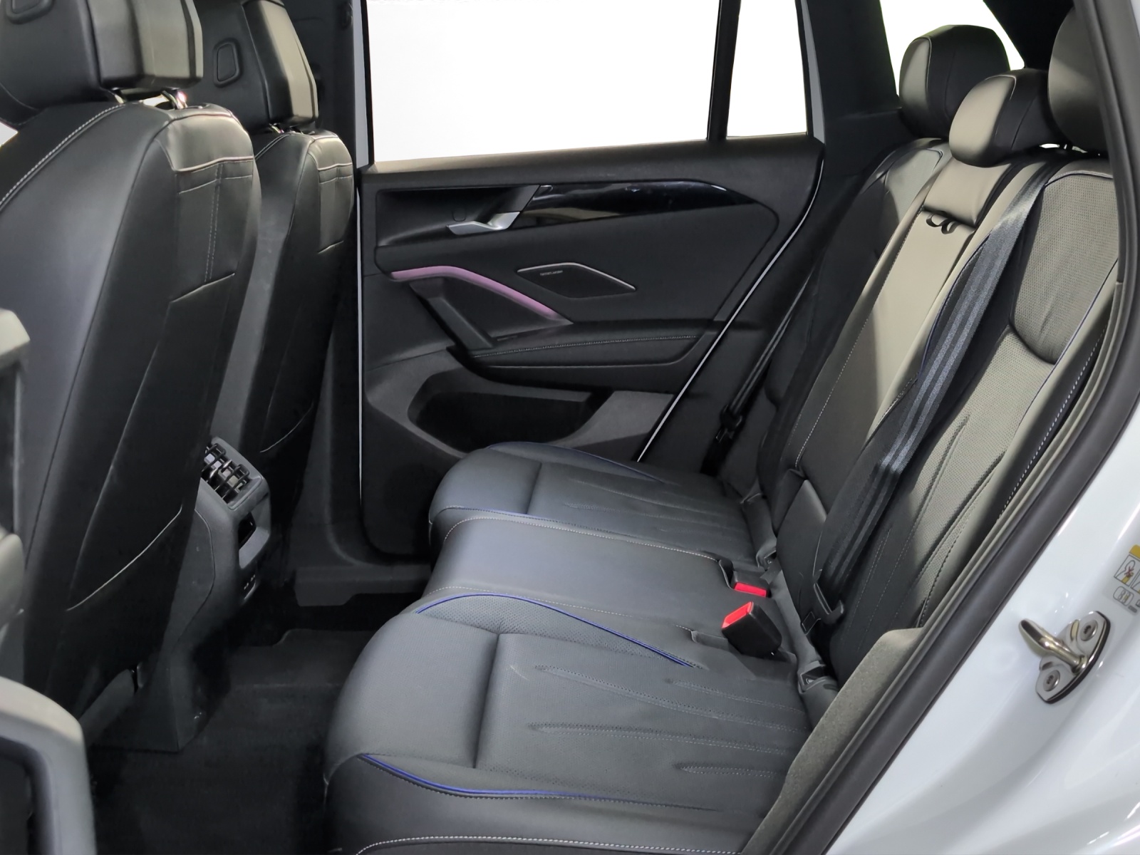 VW Tiguan 2.0 TDI SCR R-Line 4Motion DSG-image-7