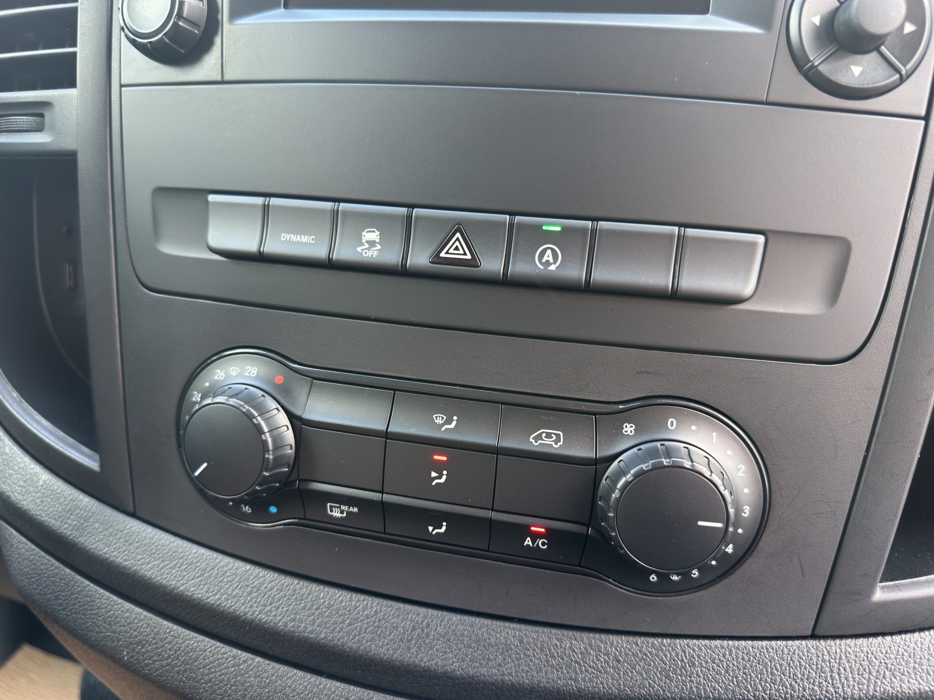 MERCEDES-BENZ Vito 114 CDI Lang Pro Tourer 9G-Tronic-image-13