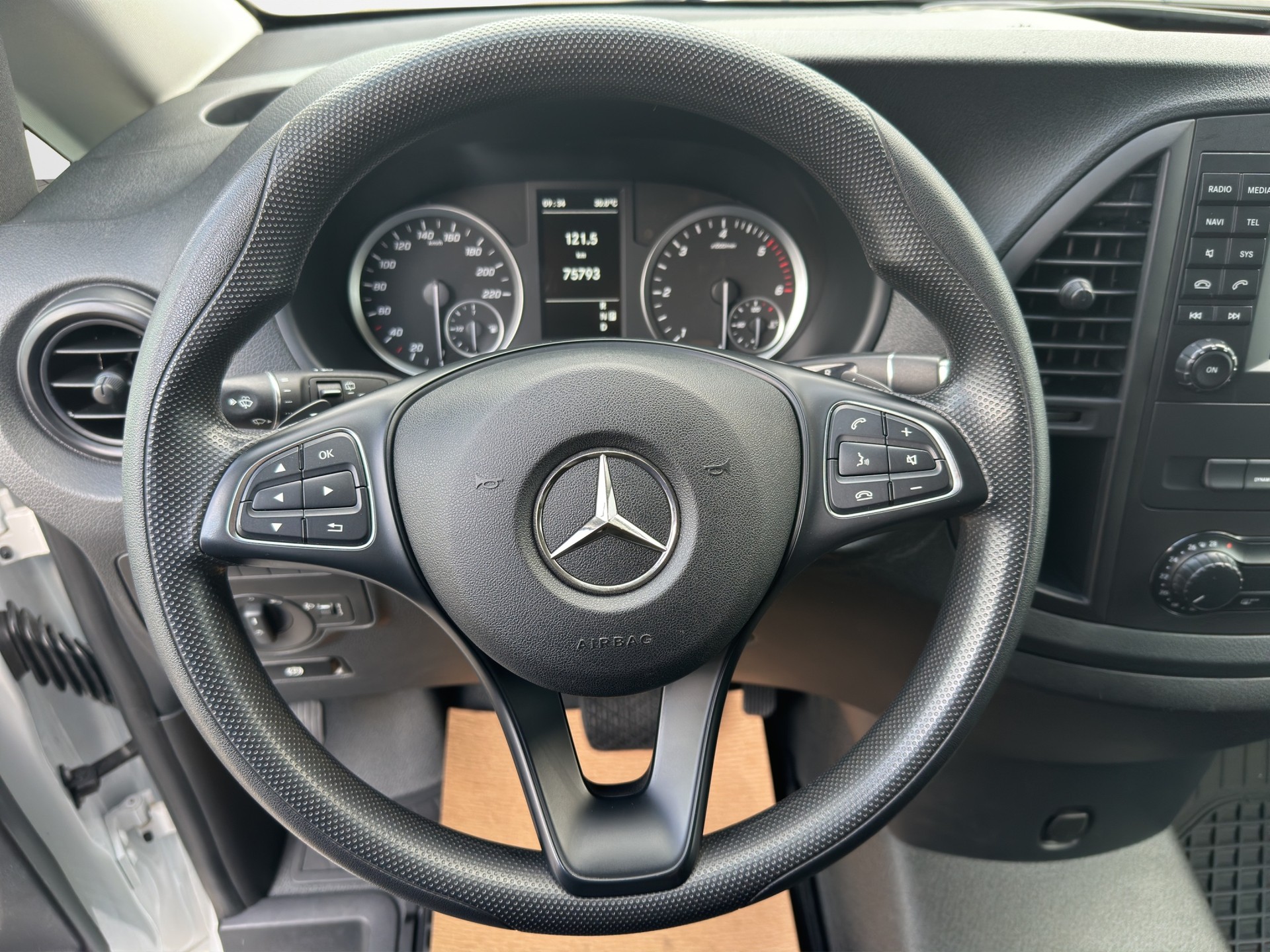 MERCEDES-BENZ Vito 114 CDI Lang Pro Tourer 9G-Tronic-image-9
